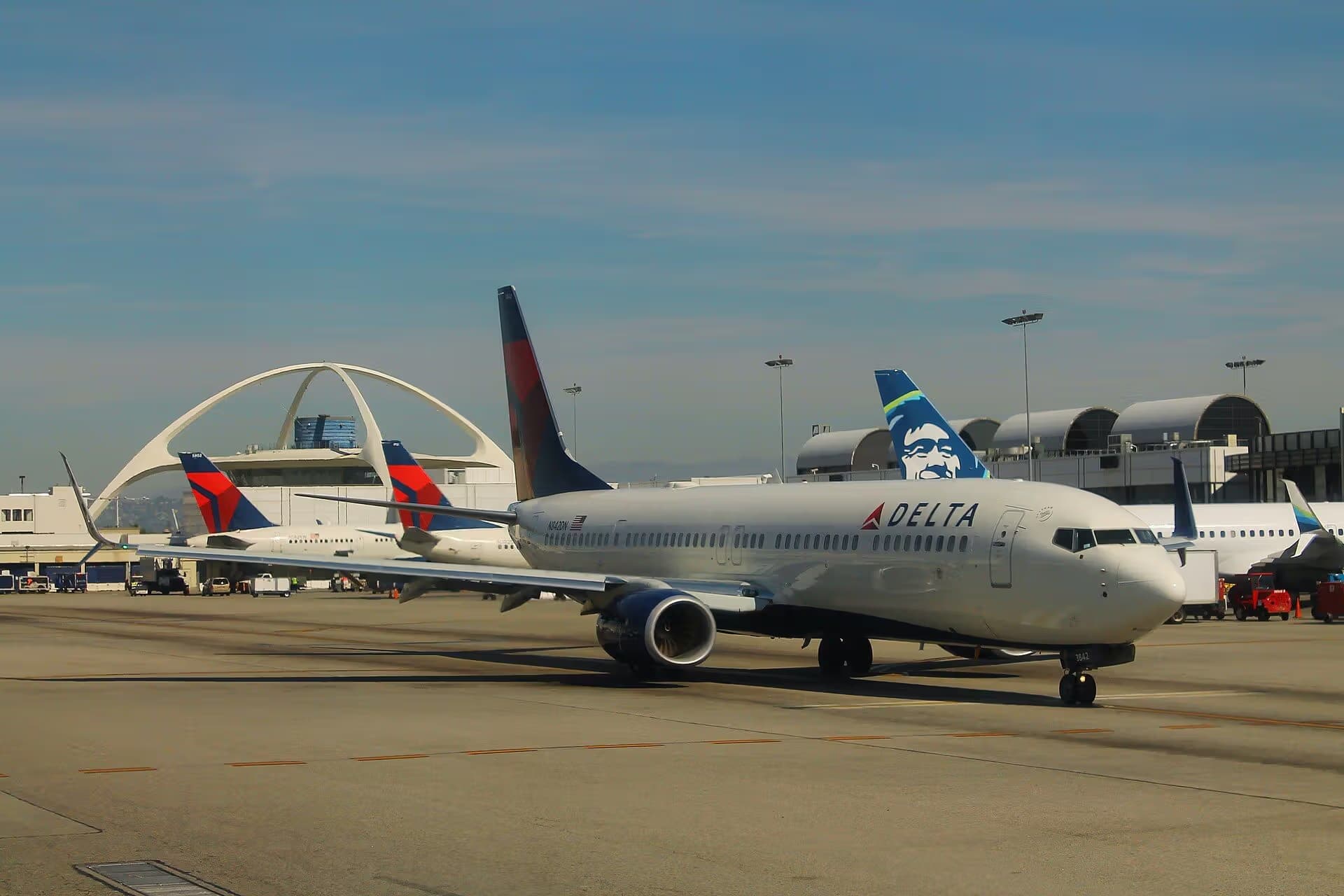 N842DN — Twin-engine aircraft