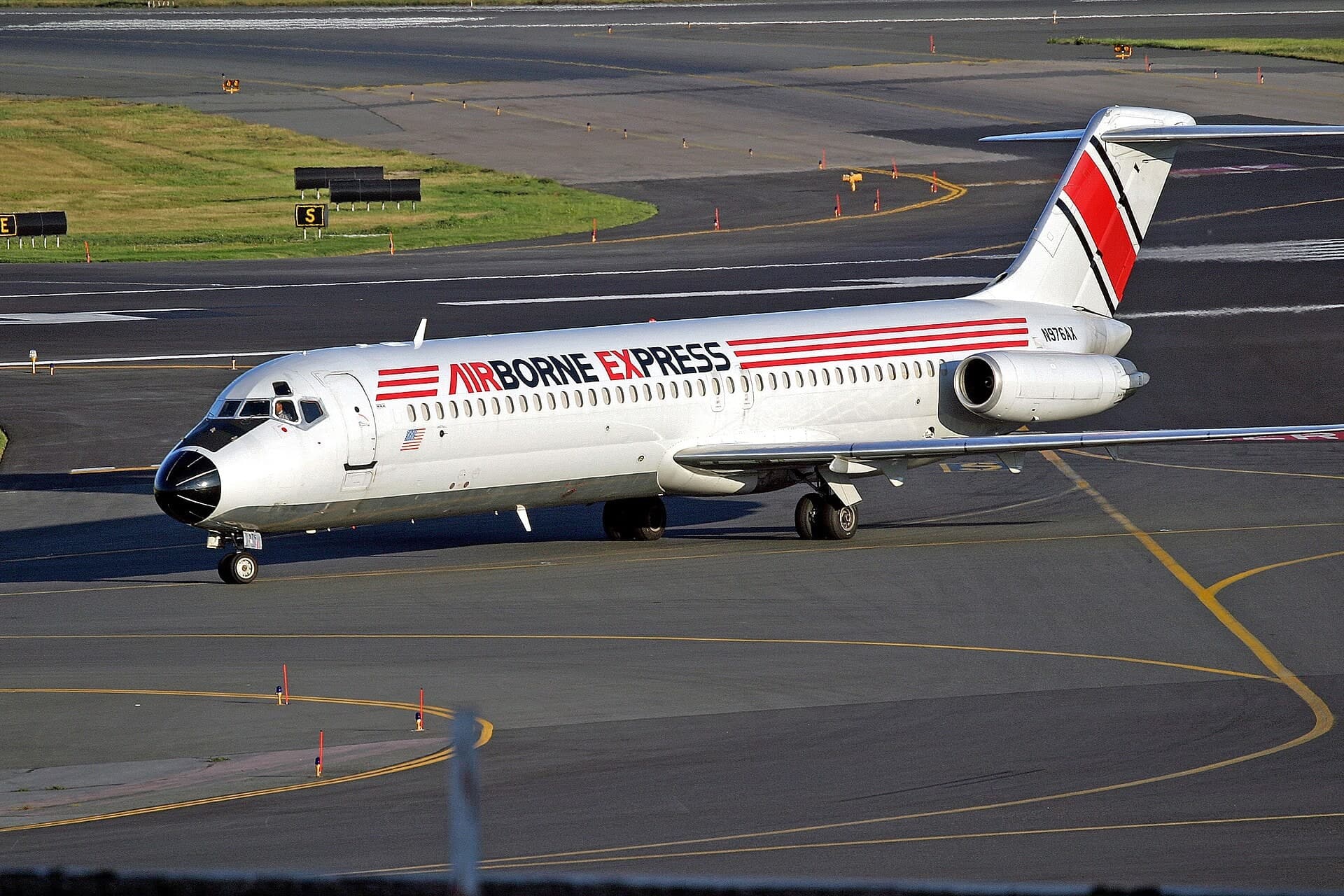N976AX — Twin-engine aircraft
