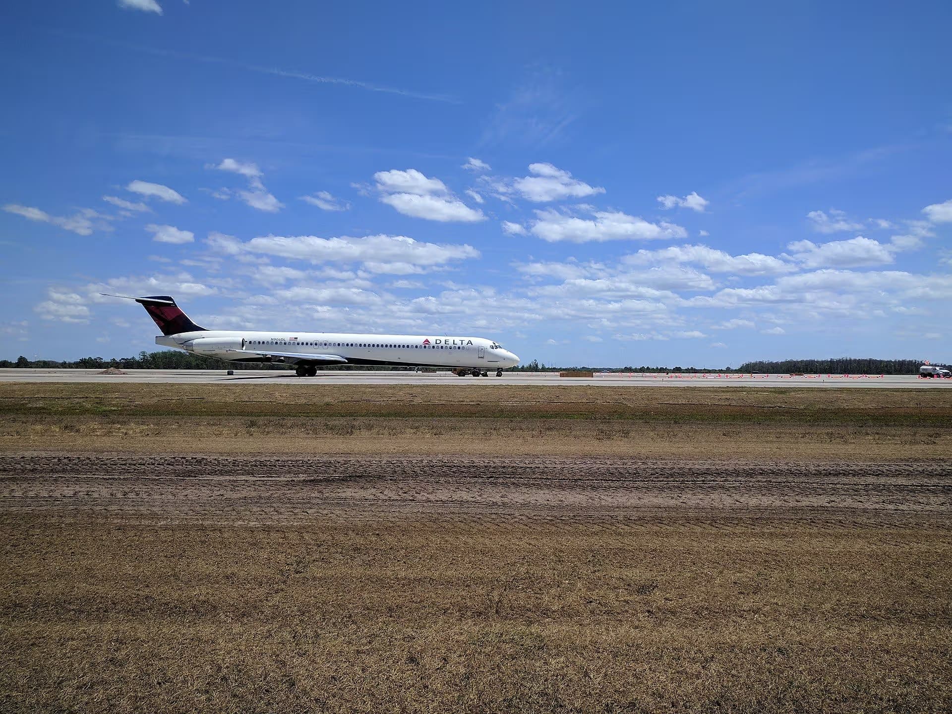 N906DL — Douglas