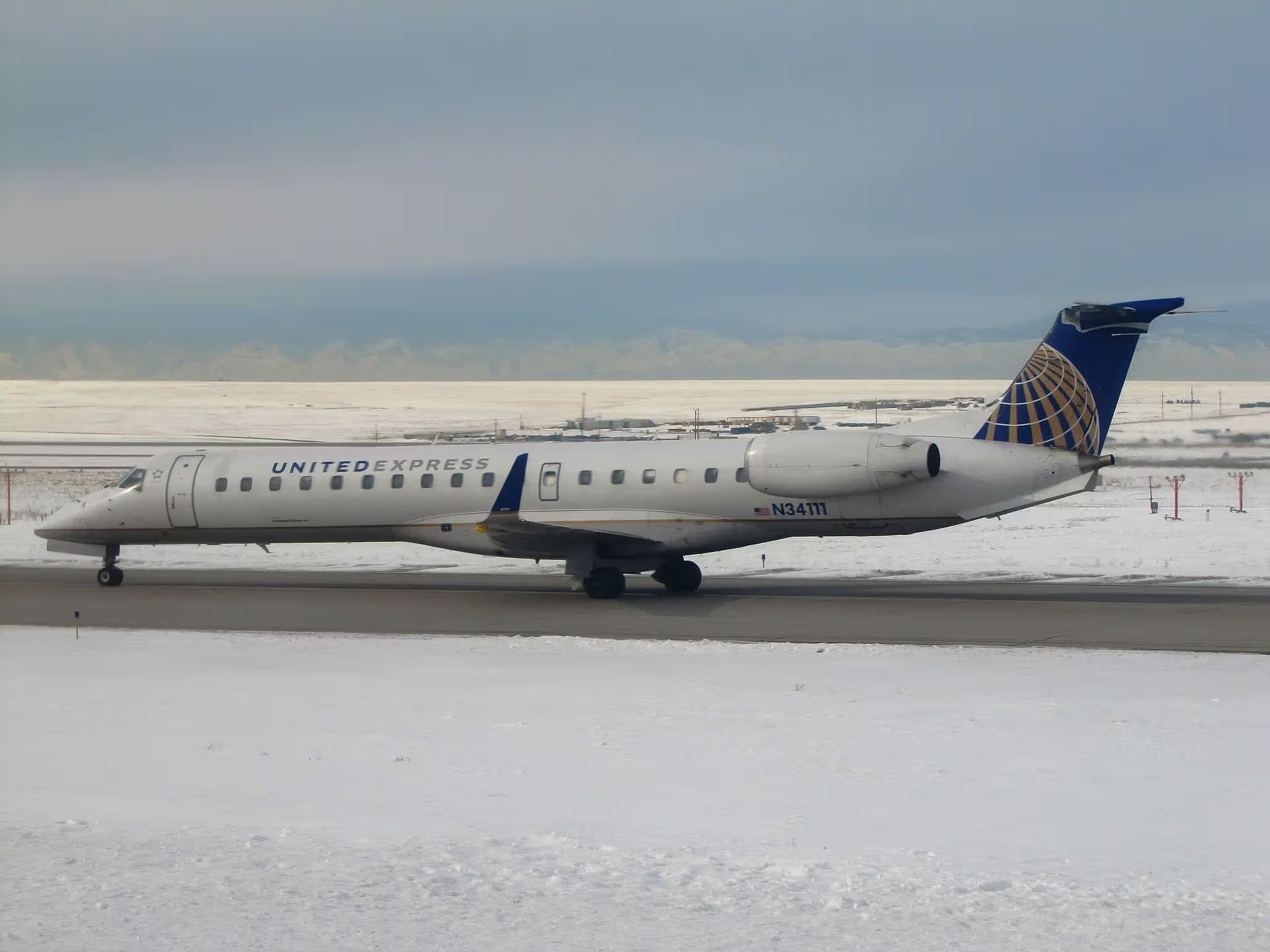 N34111 — Twin-engine aircraft