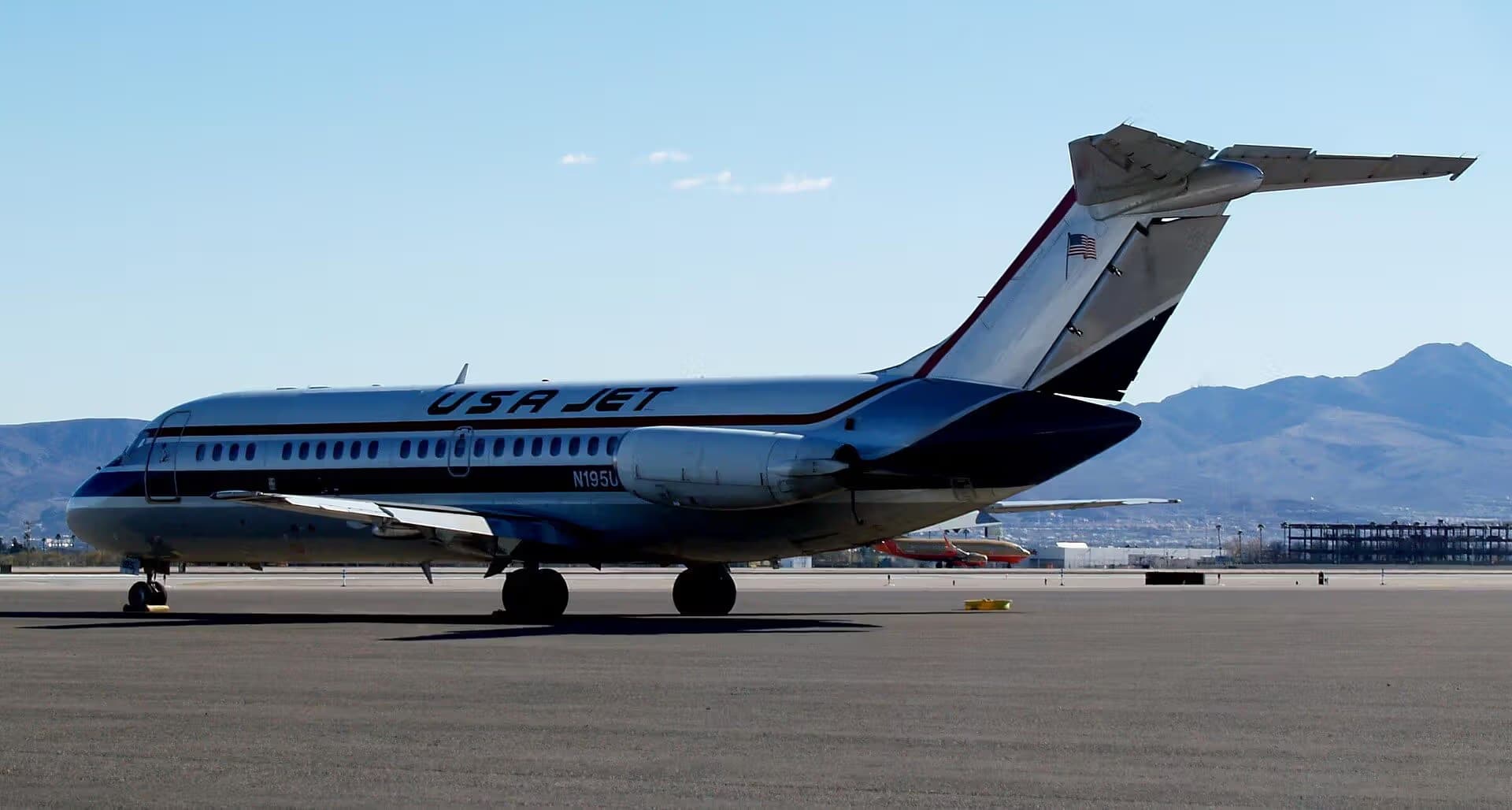 N195US — Twin-engine aircraft