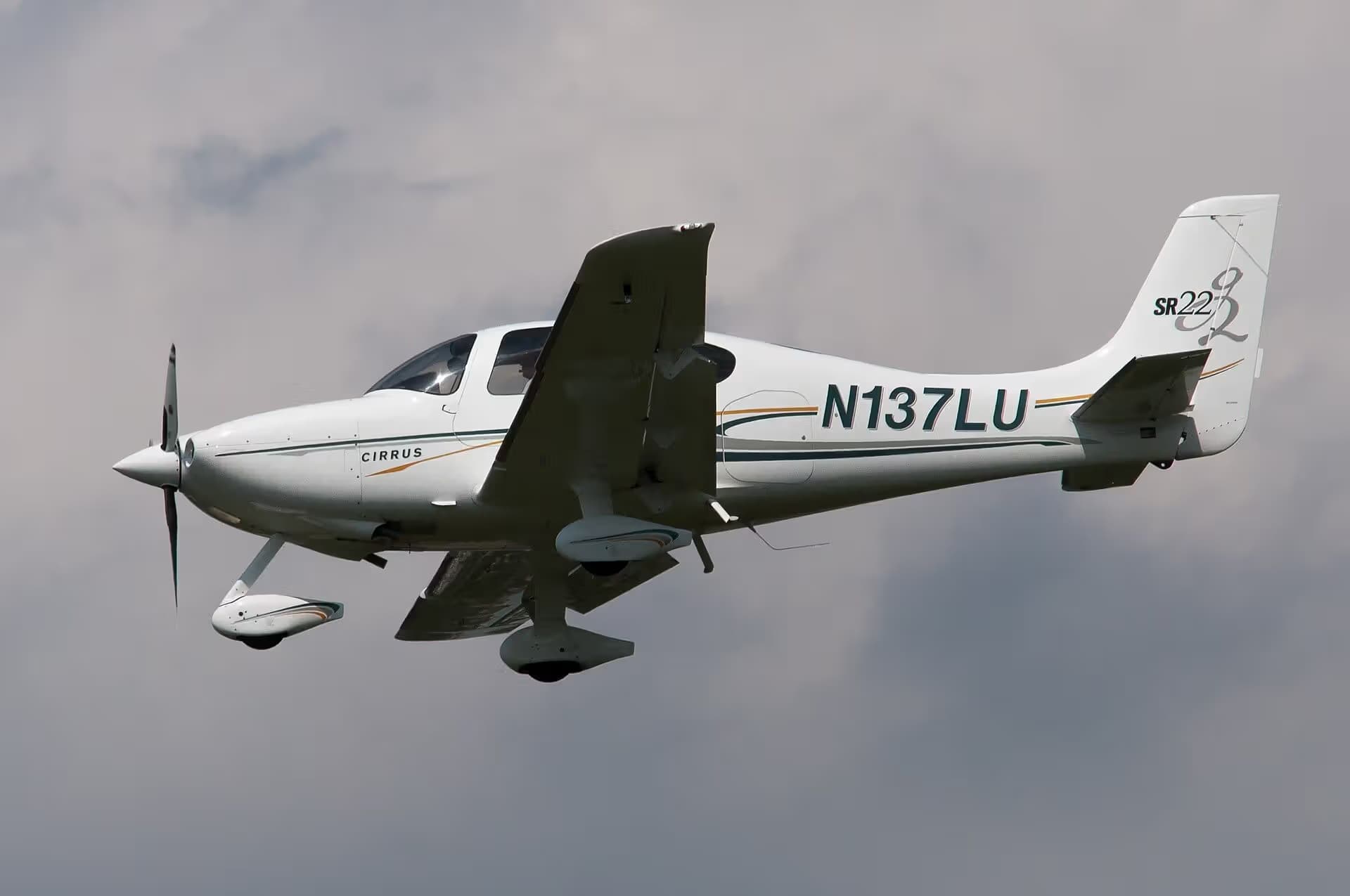 N137LU — Cirrus