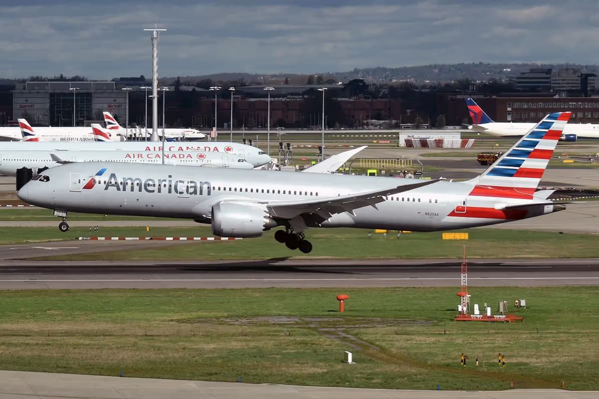 N825AA — Boeing