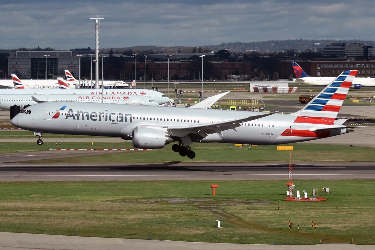 N825AA — Boeing