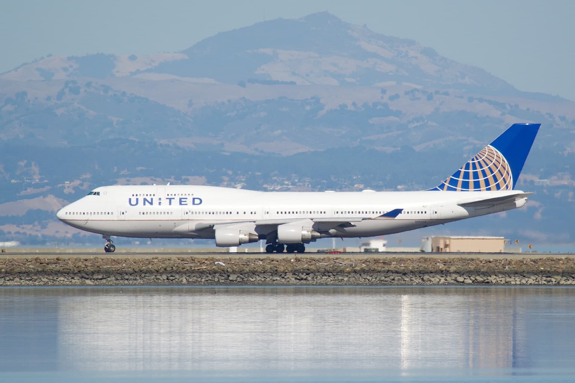 N197UA — Boeing