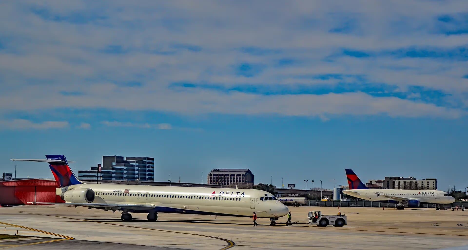 N909DA — Douglas