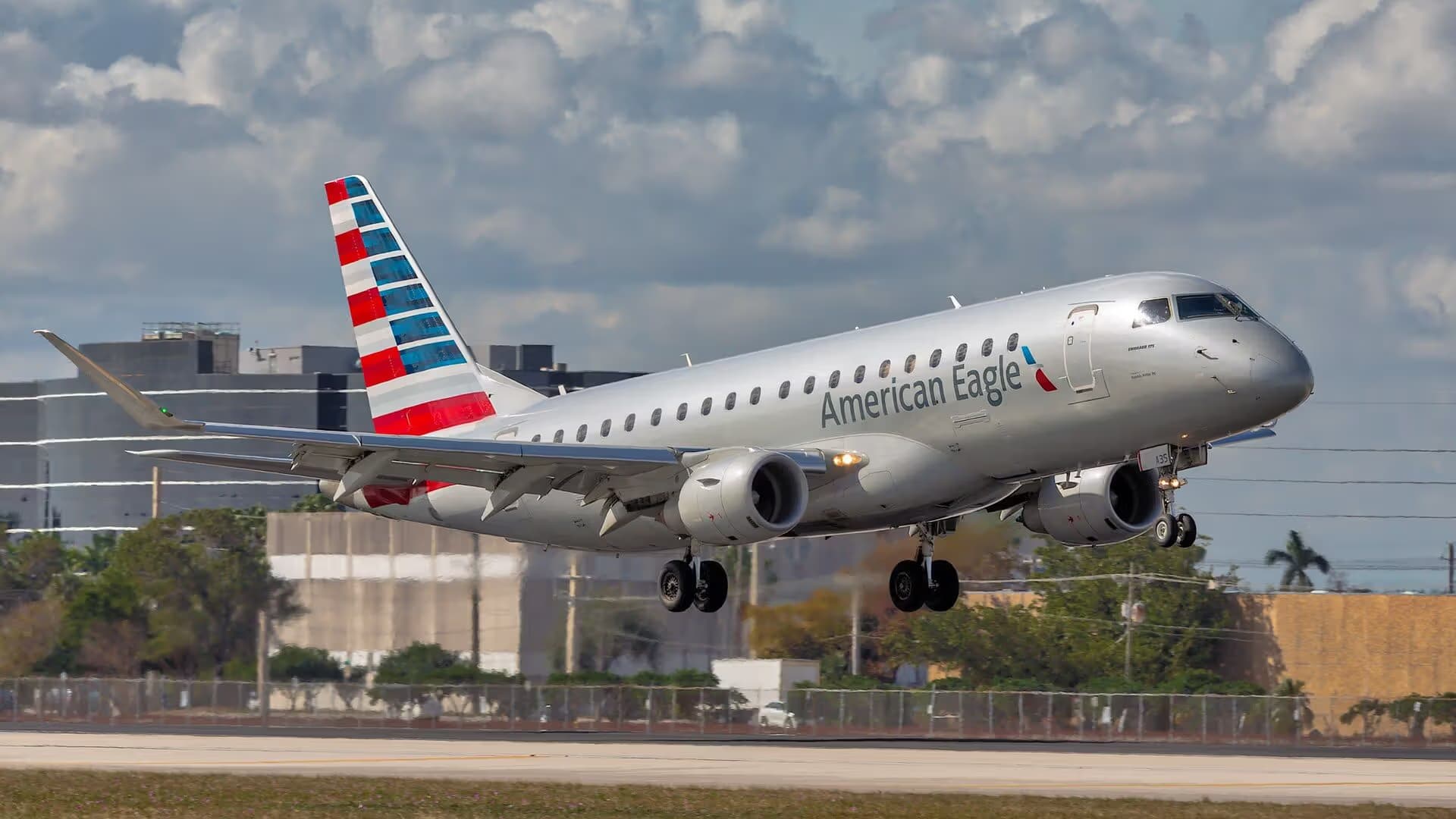 N435YX — Embraer