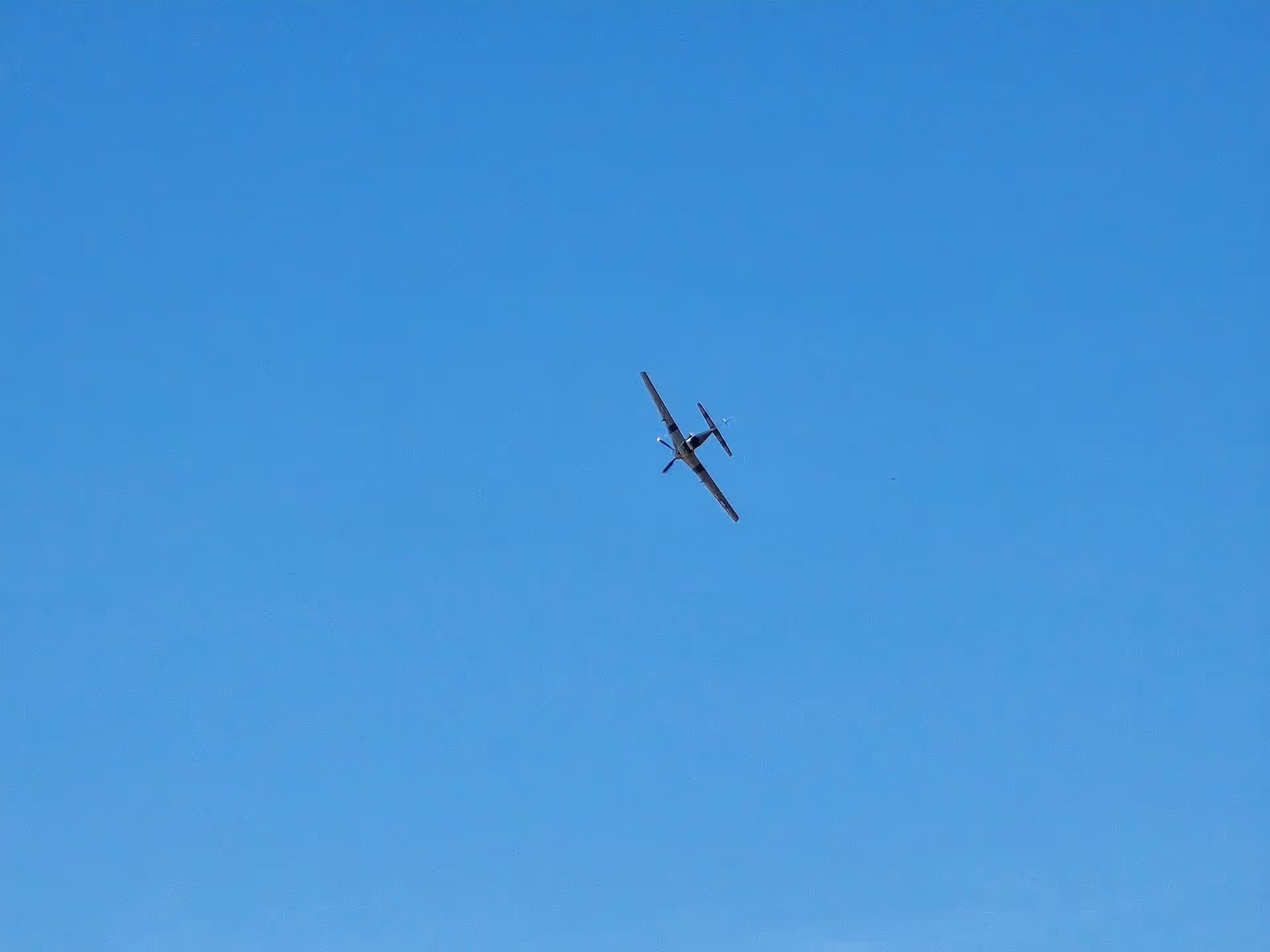 Unidentified — Single-engine aircraft