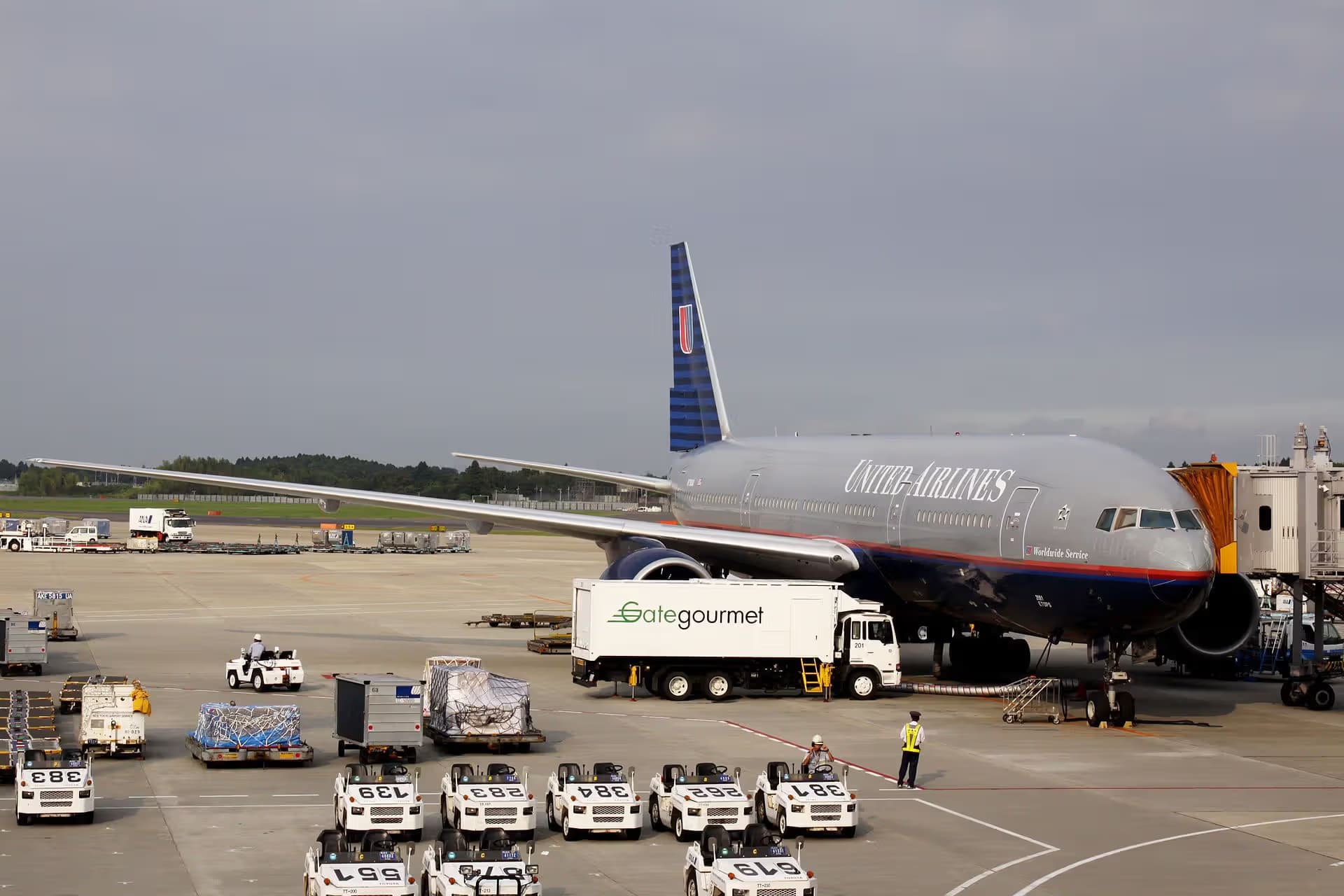 N791UA — Twin-engine aircraft