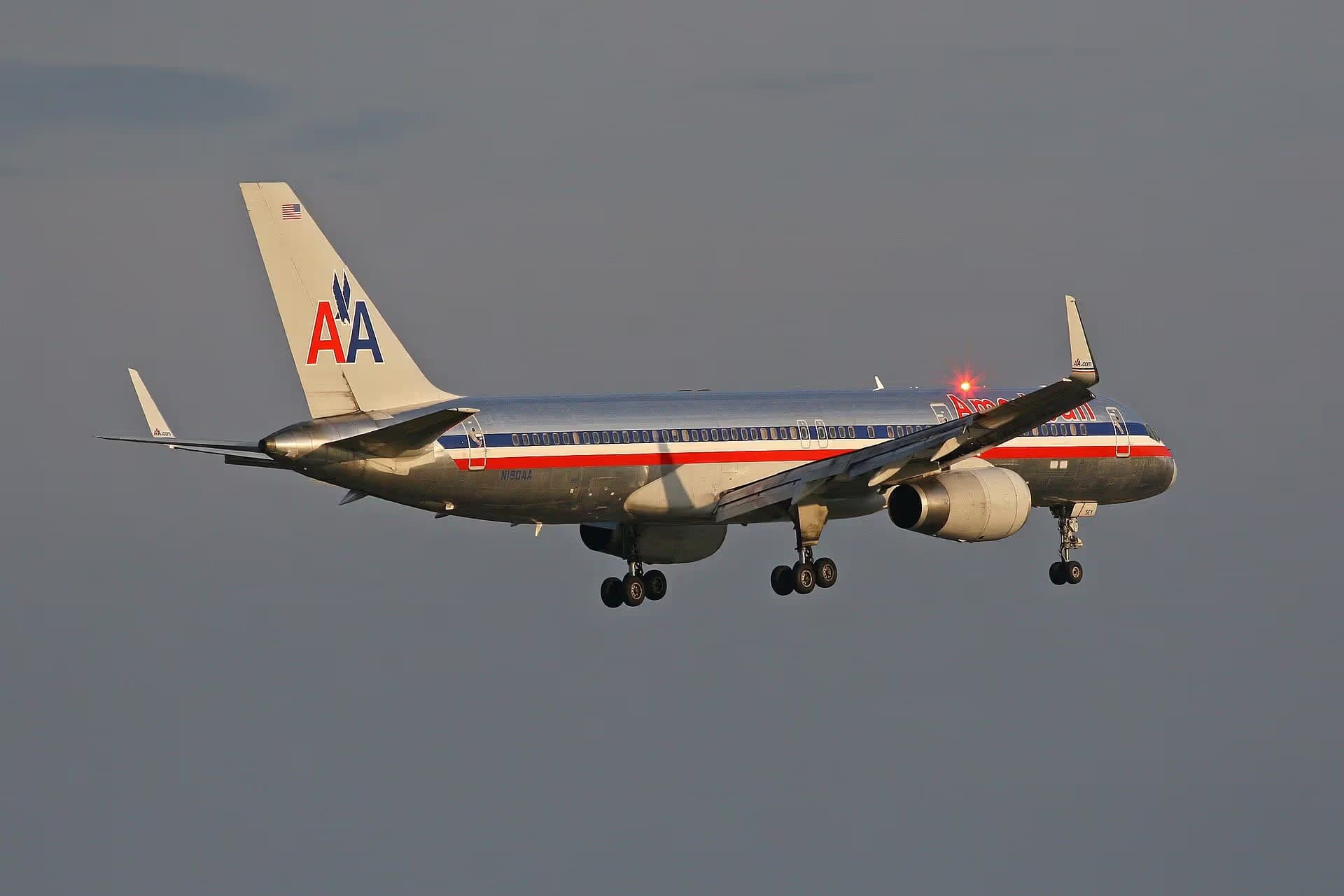 N190AA — Twin-engine aircraft