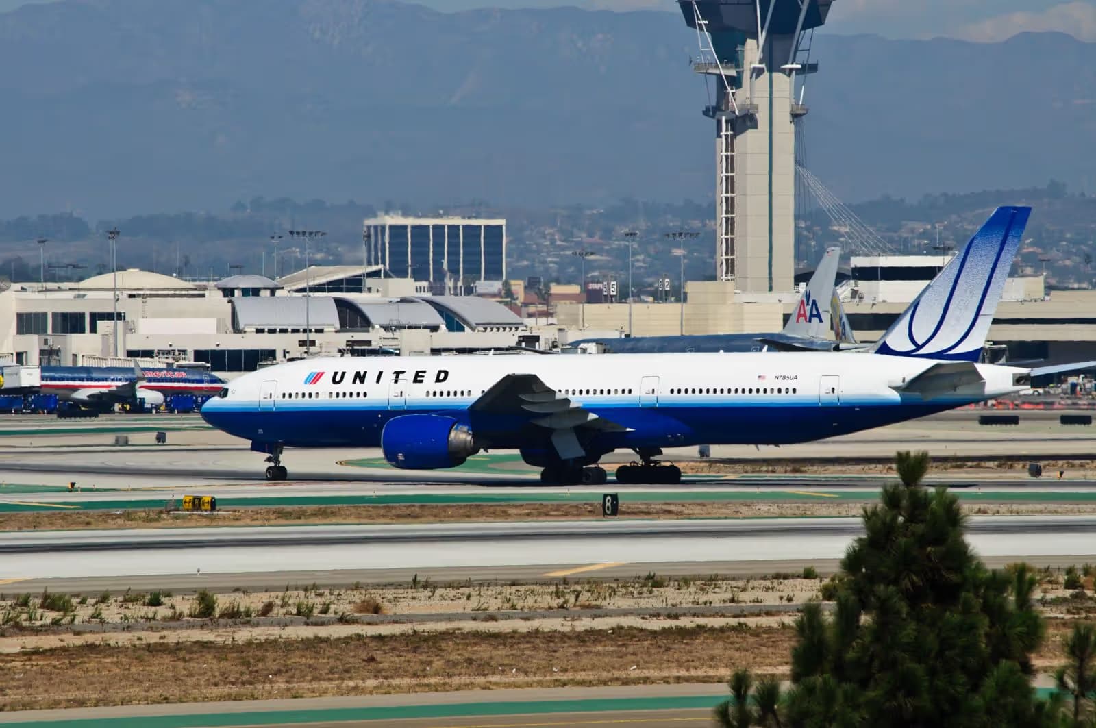 N785UA — Boeing