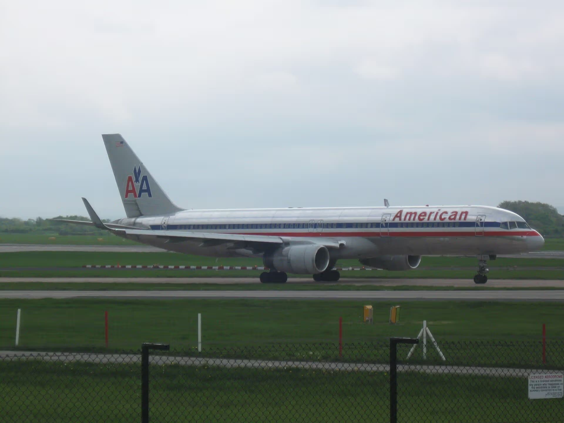 N178AA — Twin-engine aircraft