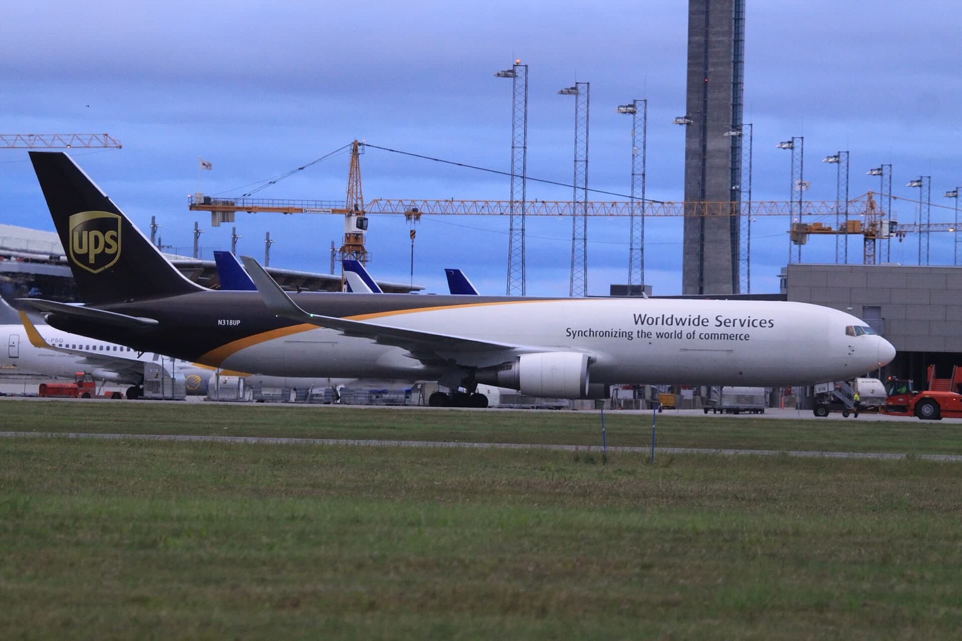 N318UP — Twin-engine aircraft