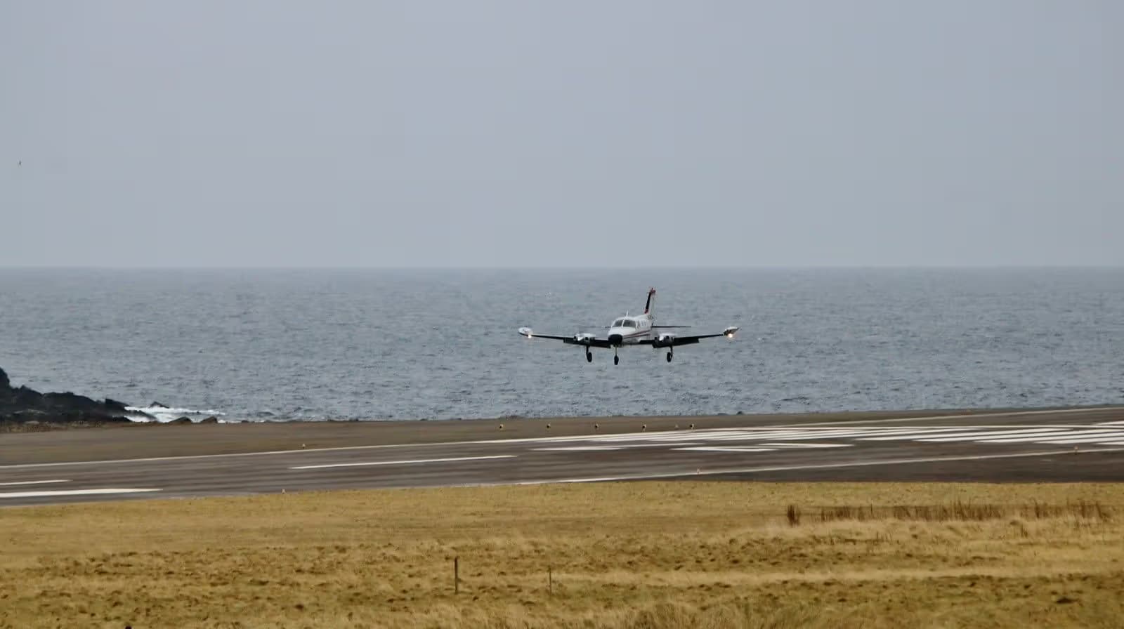 N44NE — Twin-engine aircraft