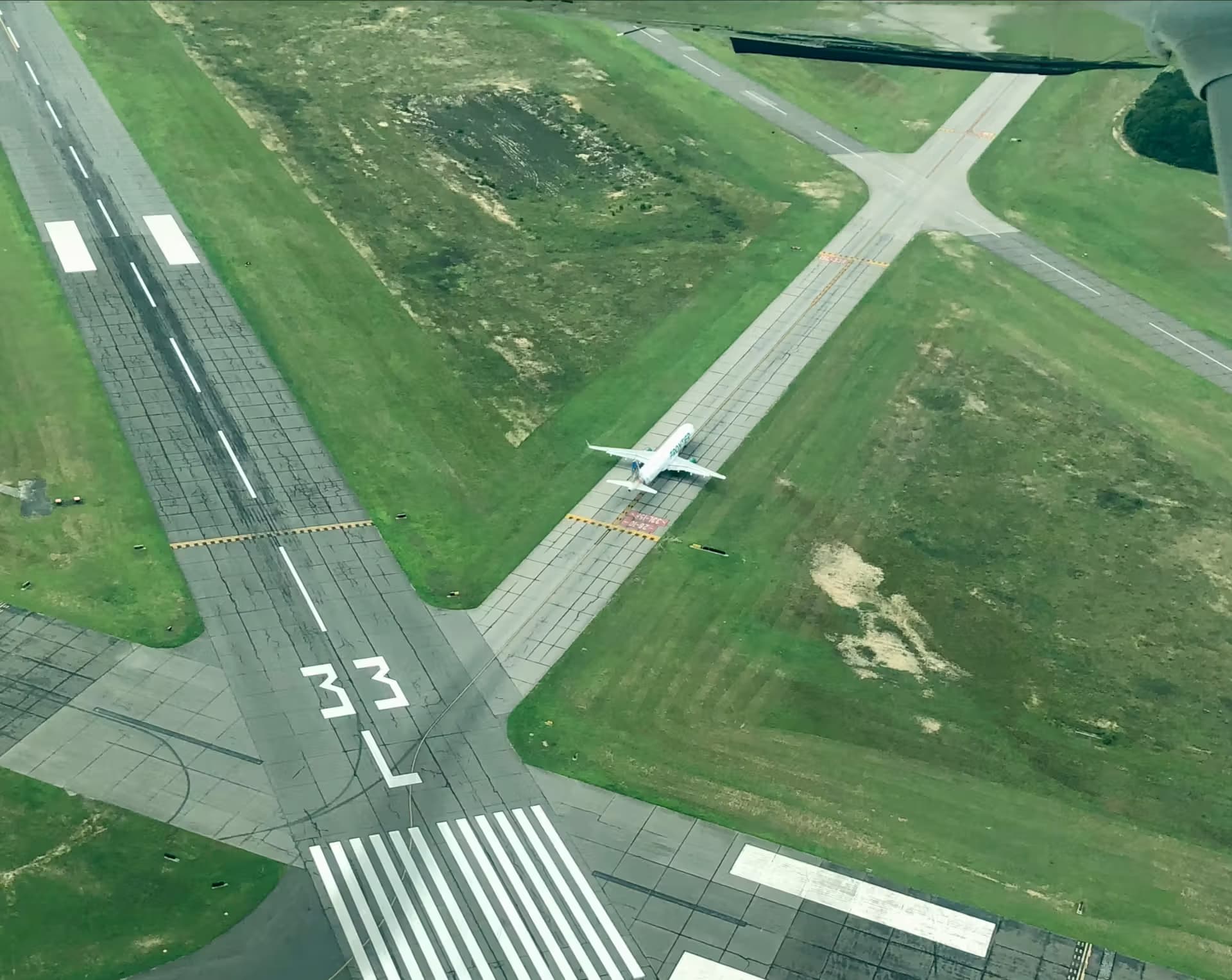 N706FR — Aircraft at Long Island MacArthur Airport