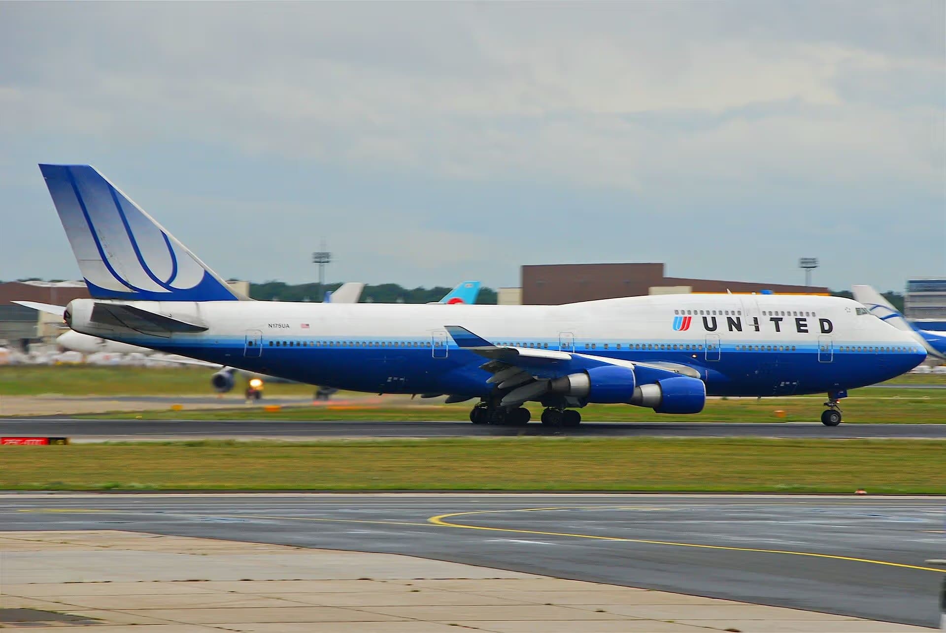 N175UA — Boeing