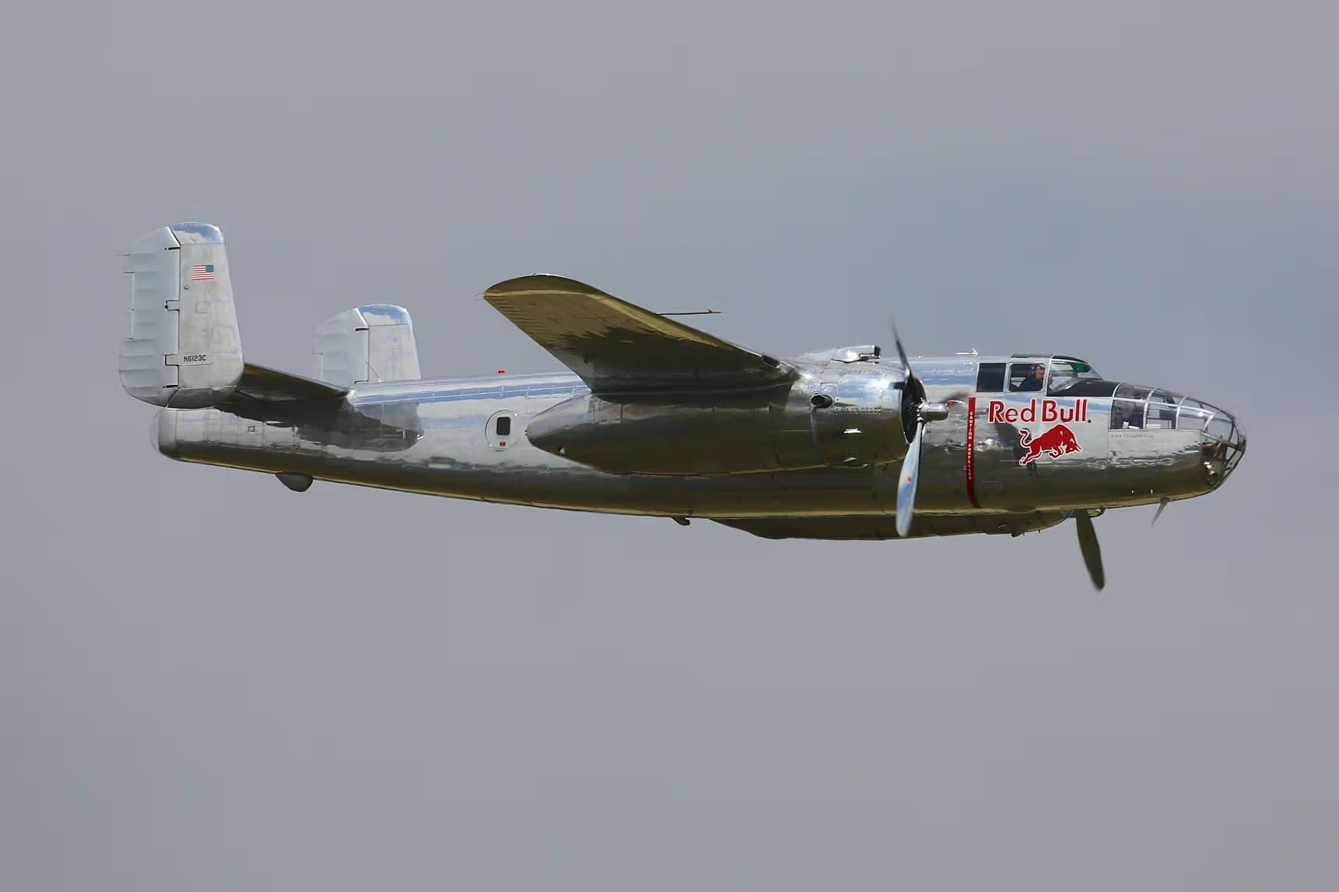 Unidentified — Twin-engine aircraft