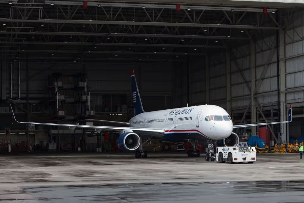 N201UU — Twin-engine aircraft