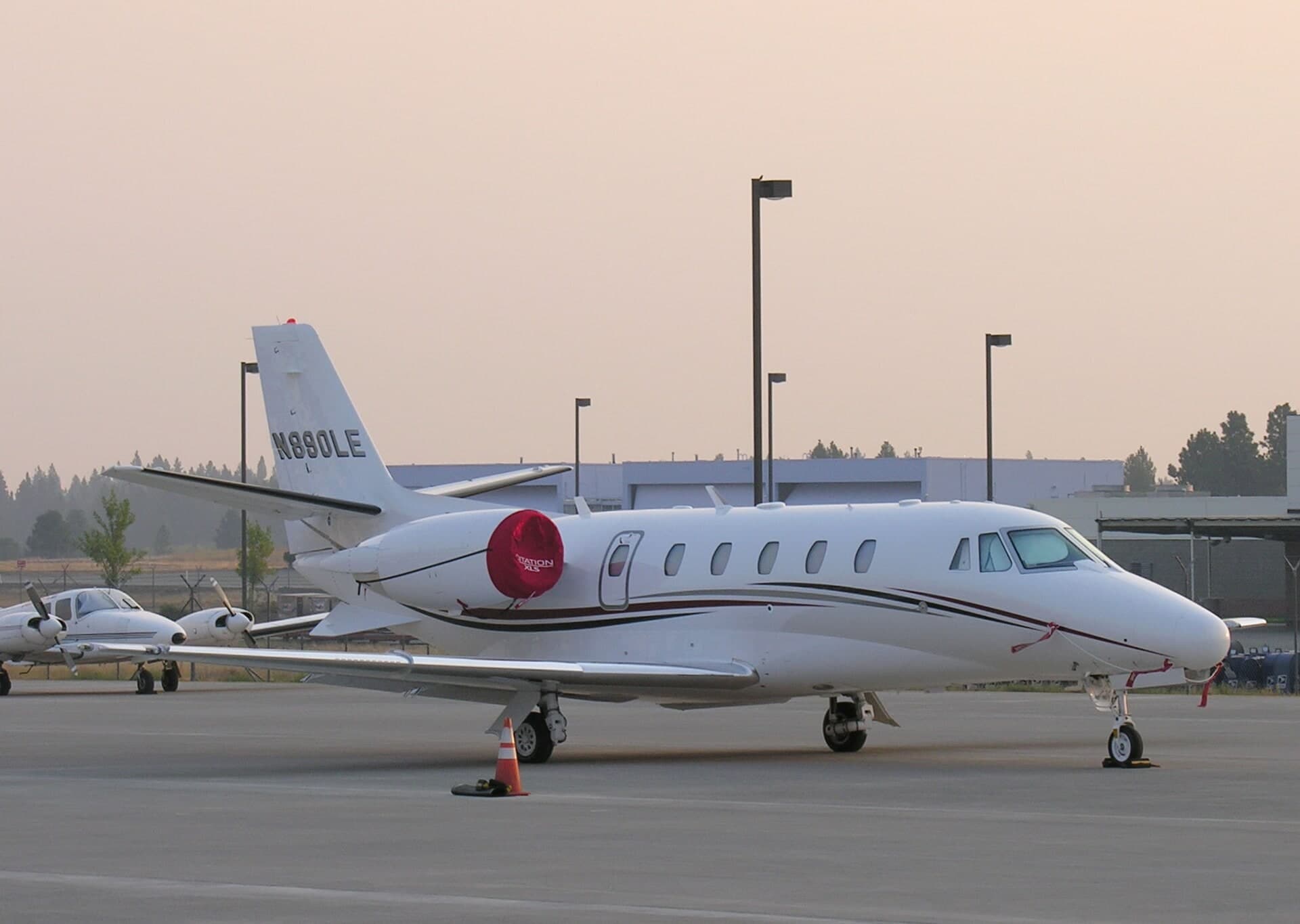 N890LE — Business jet