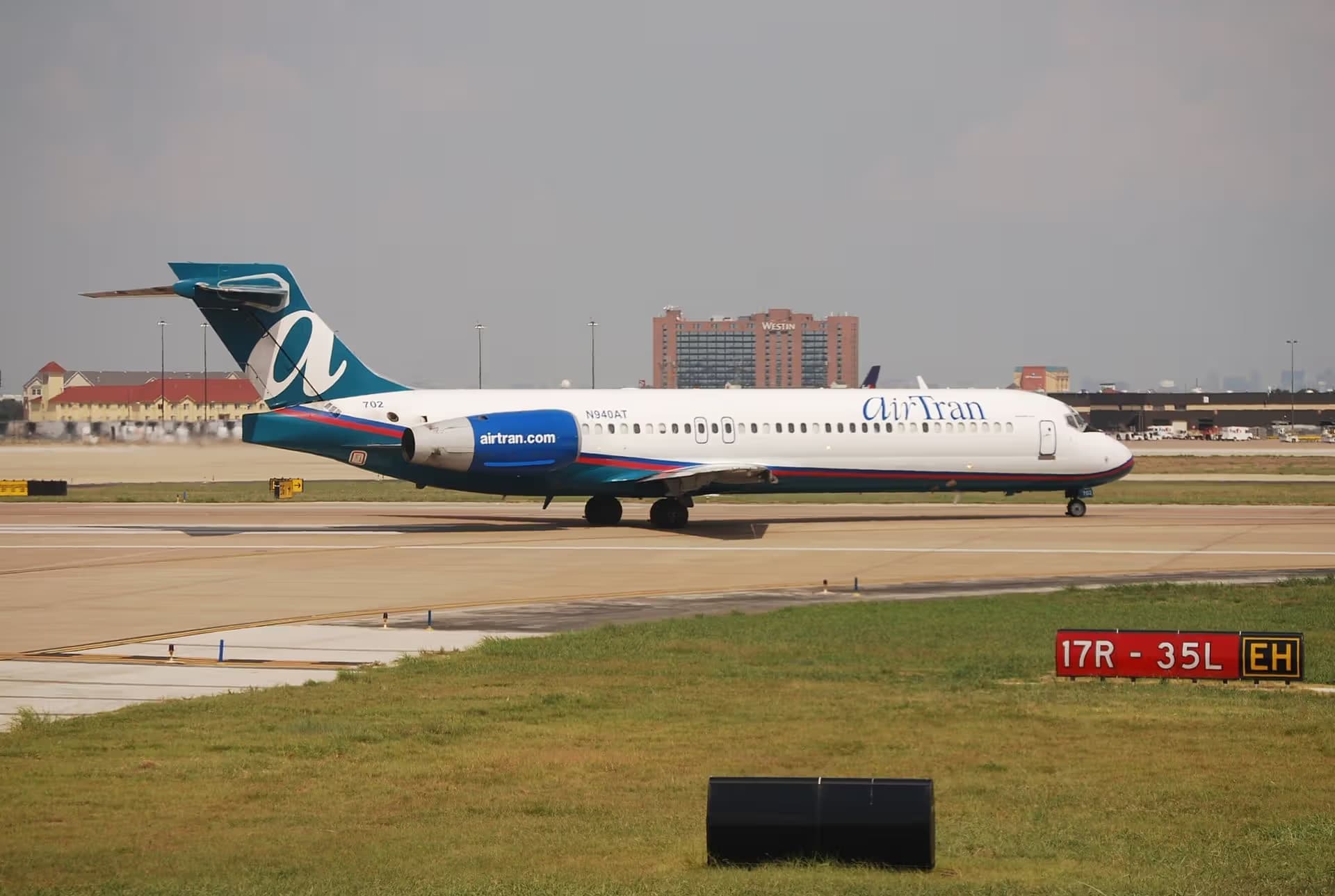 N940AT — Boeing