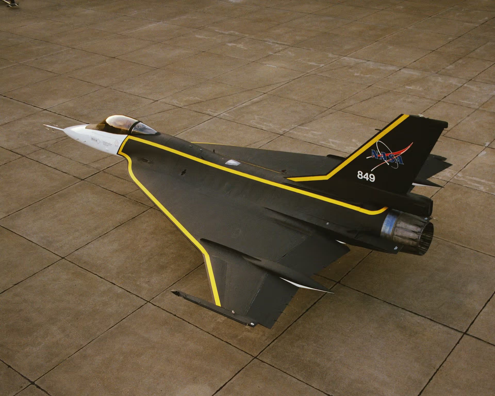 Unidentified — Single-engine aircraft
