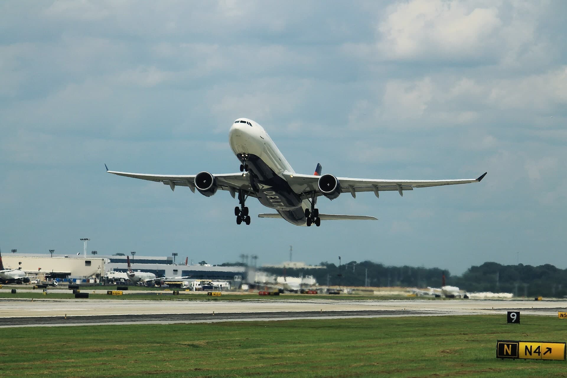 N817NW — Twin-engine aircraft