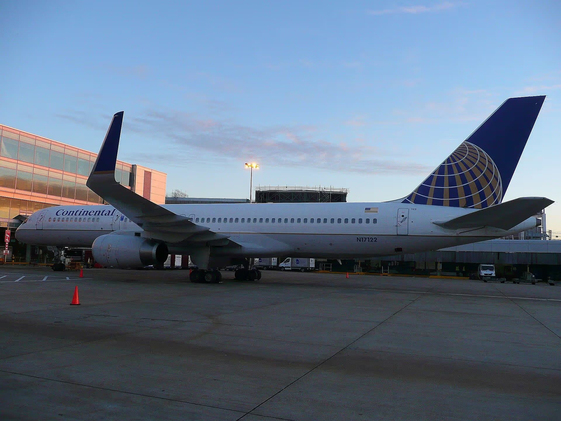 N17122 — Twin-engine aircraft
