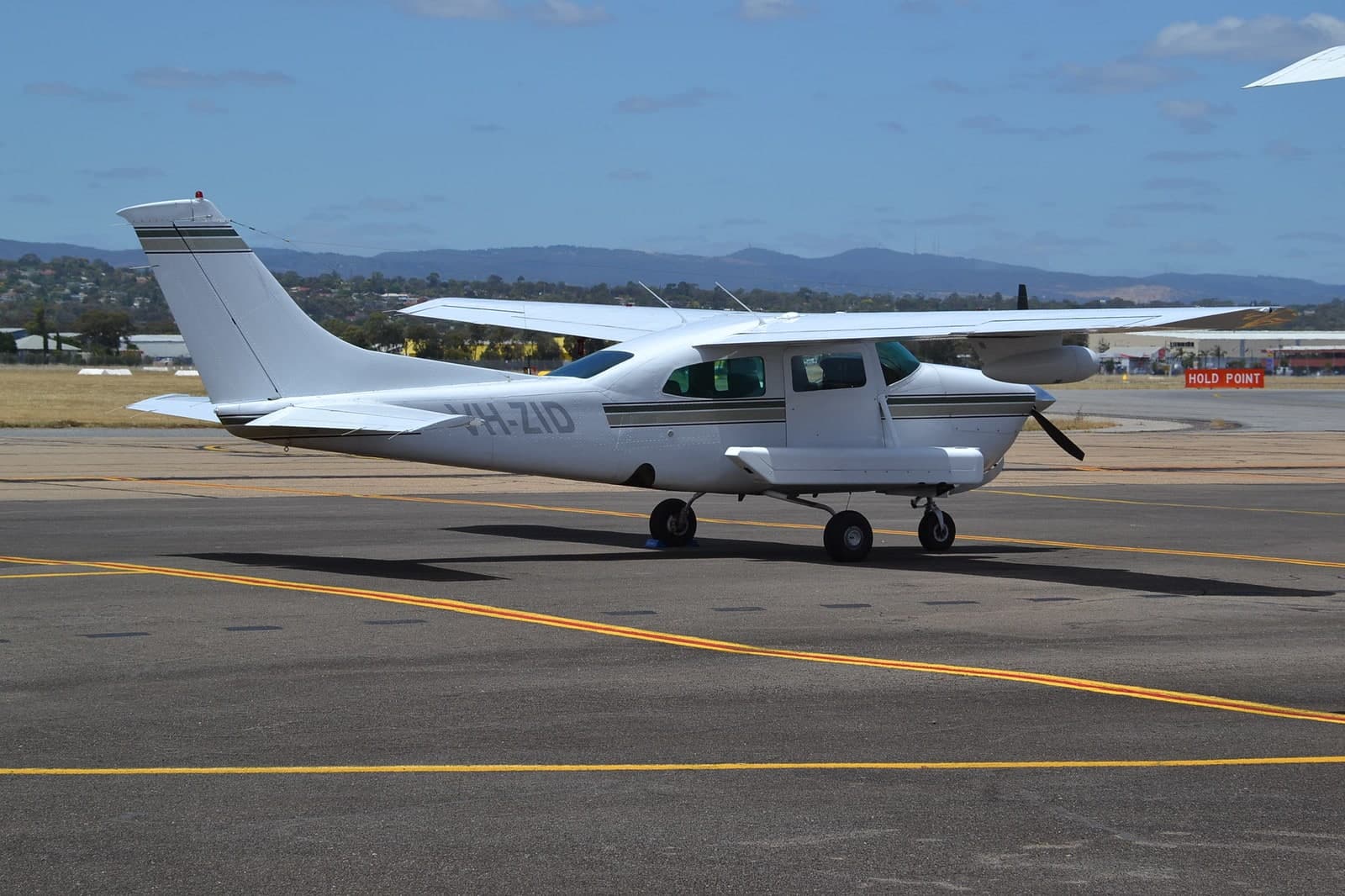 VH-ZID — Cessna