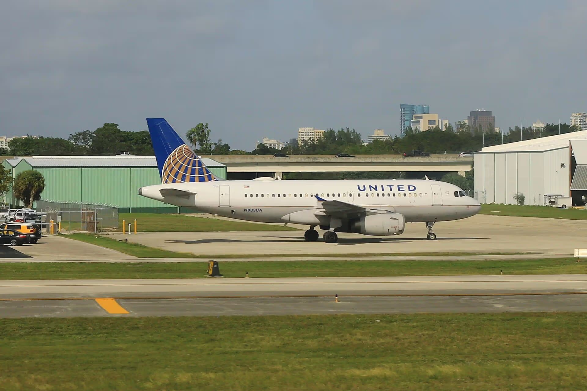 N833UA — Airbus
