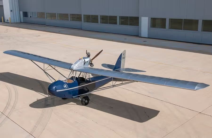 Unidentified — Single-engine aircraft
