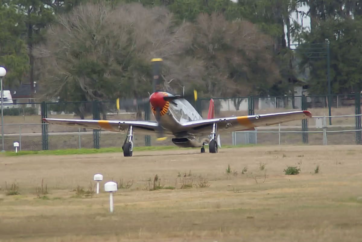 Unidentified — Single-engine aircraft