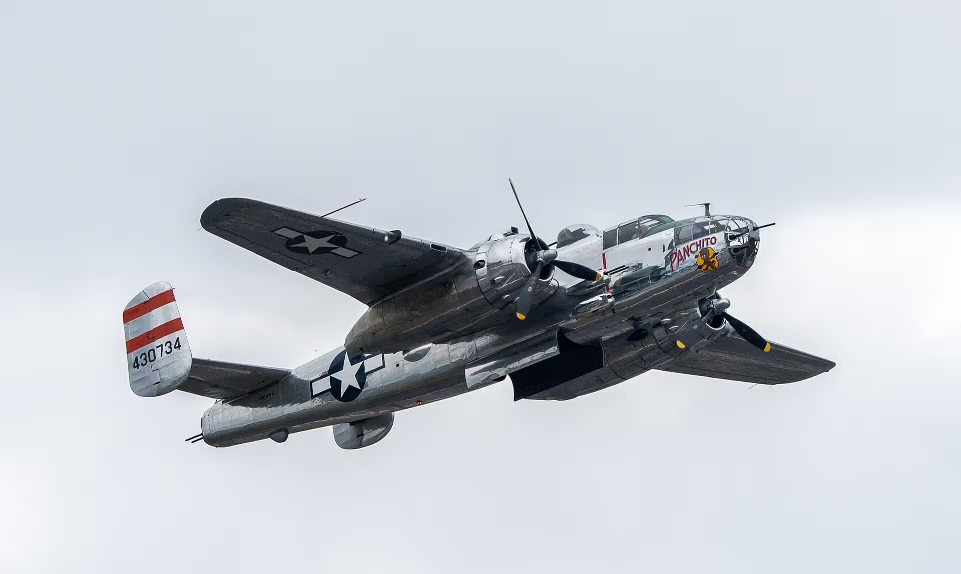 Unidentified — Twin-engine aircraft