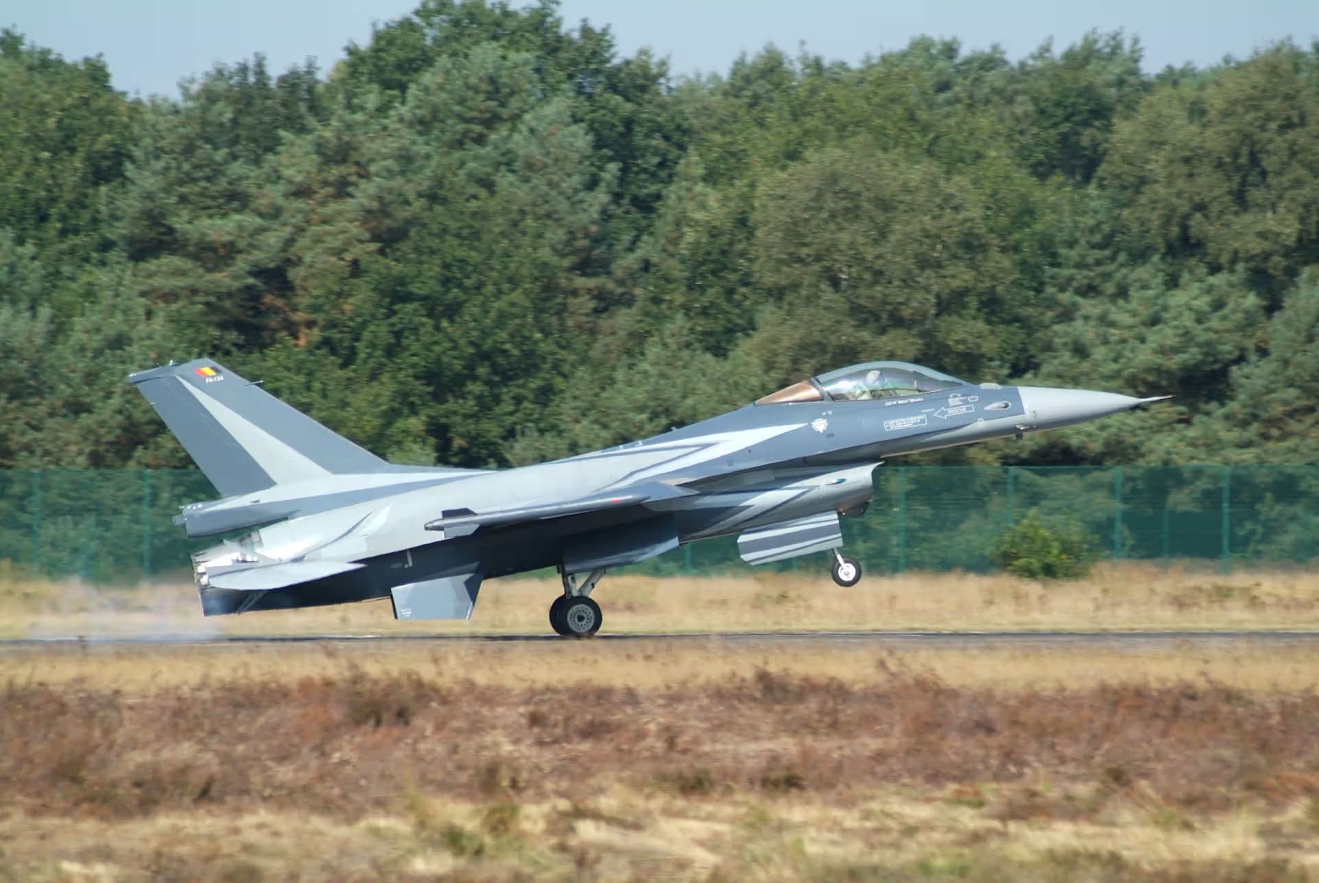 Unidentified — Single-engine aircraft