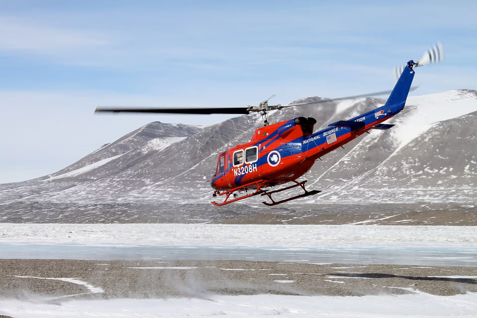 N3208H — Helicopter
