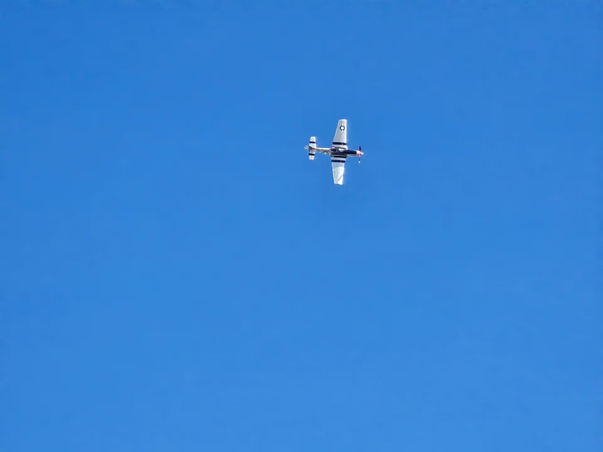 Unidentified — Single-engine aircraft