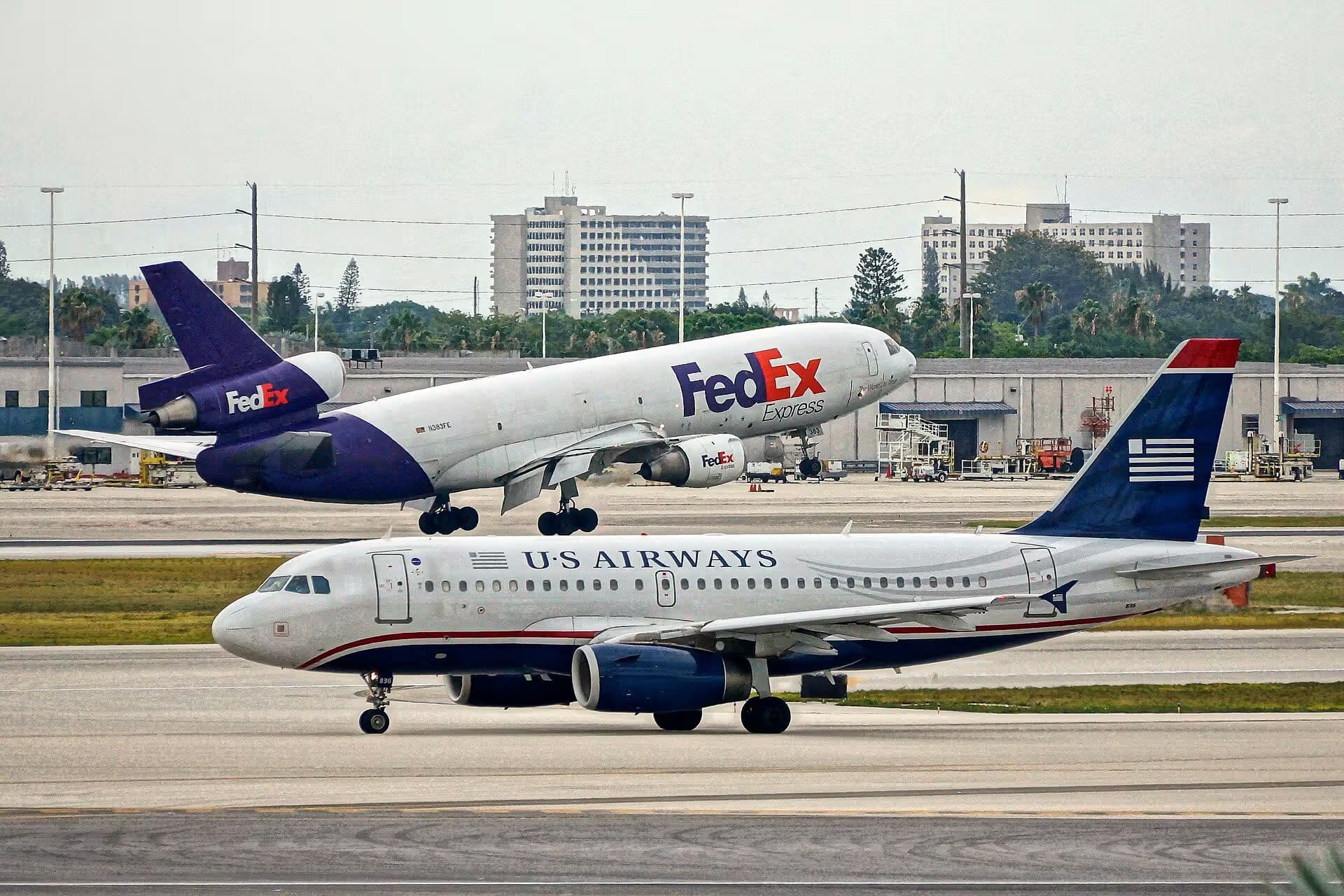 N383FE — Twin-engine aircraft