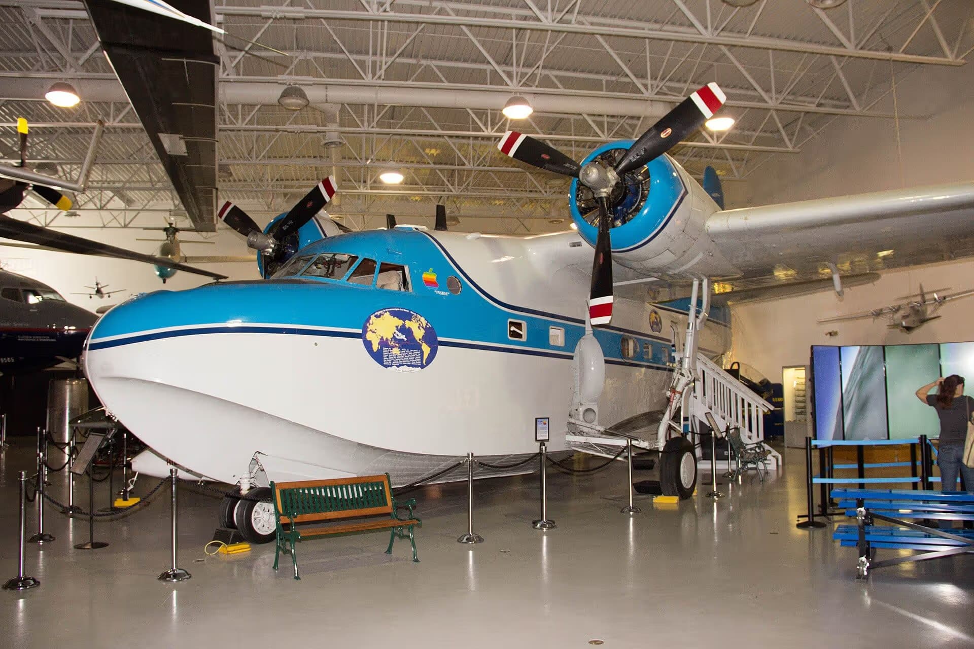 Unidentified — Twin-engine aircraft