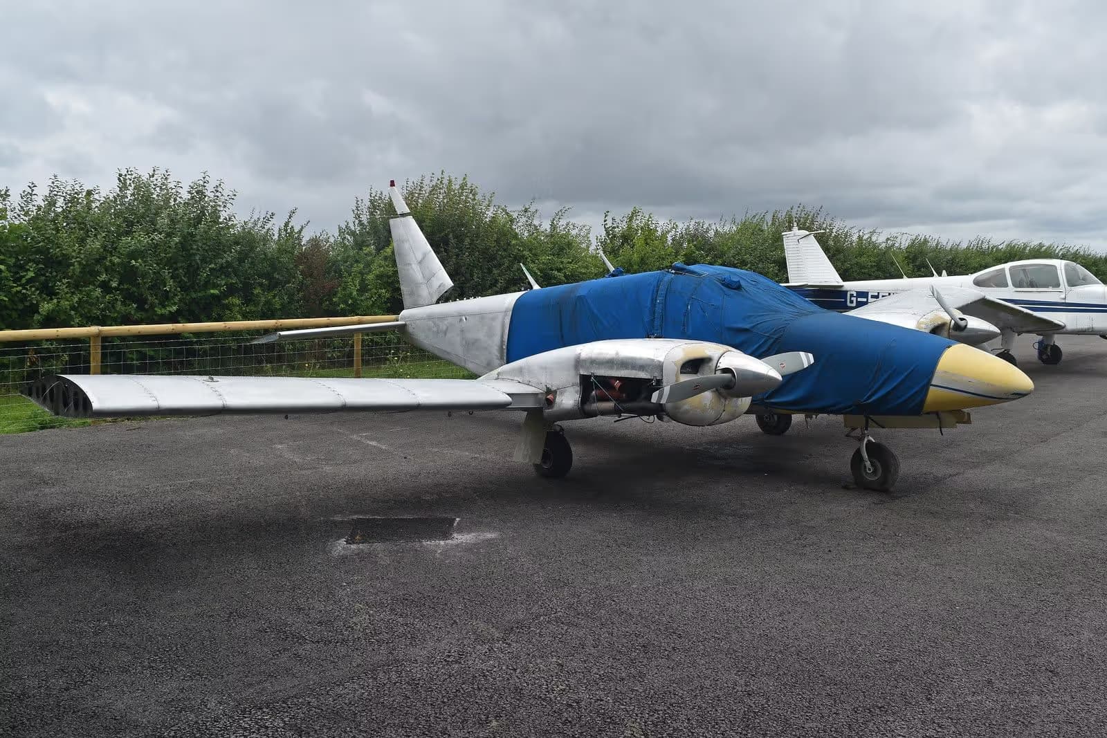 G-BBLU — Twin-engine aircraft