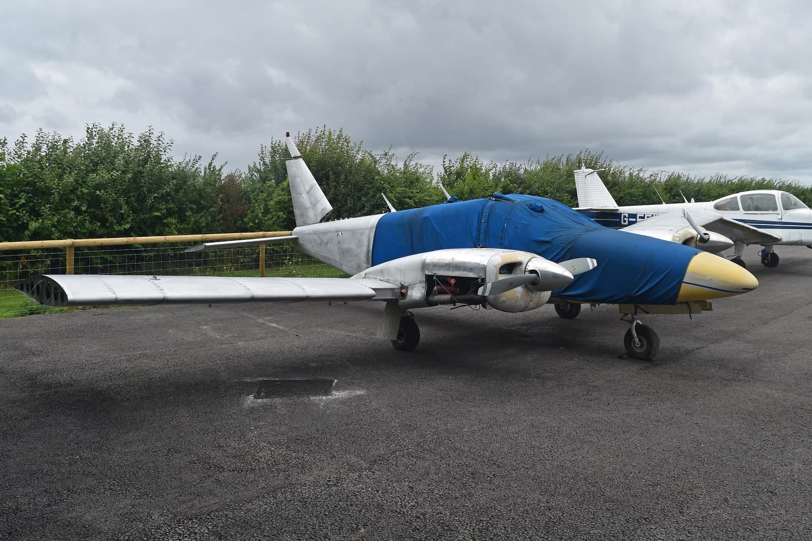 G-BBLU — Twin-engine aircraft