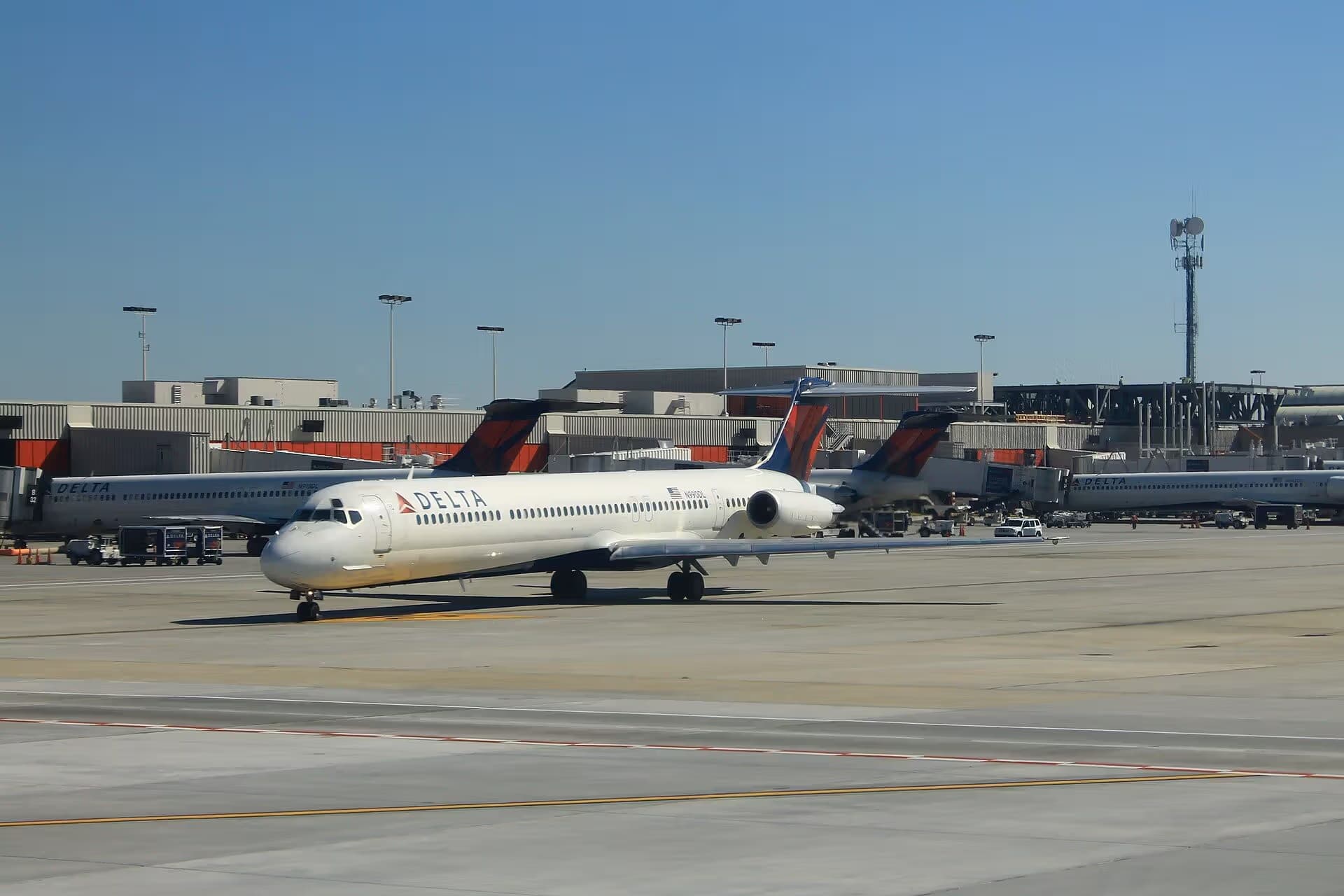 N990DL — Douglas