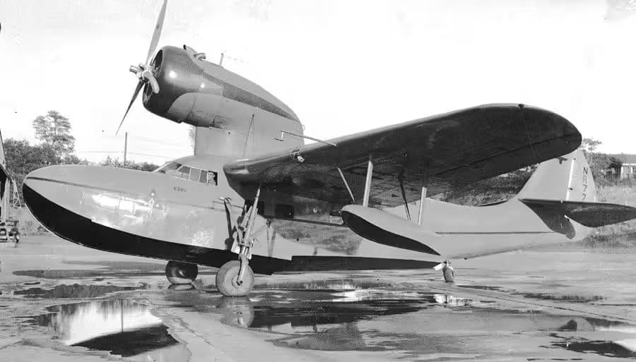 Unidentified — Twin-engine aircraft