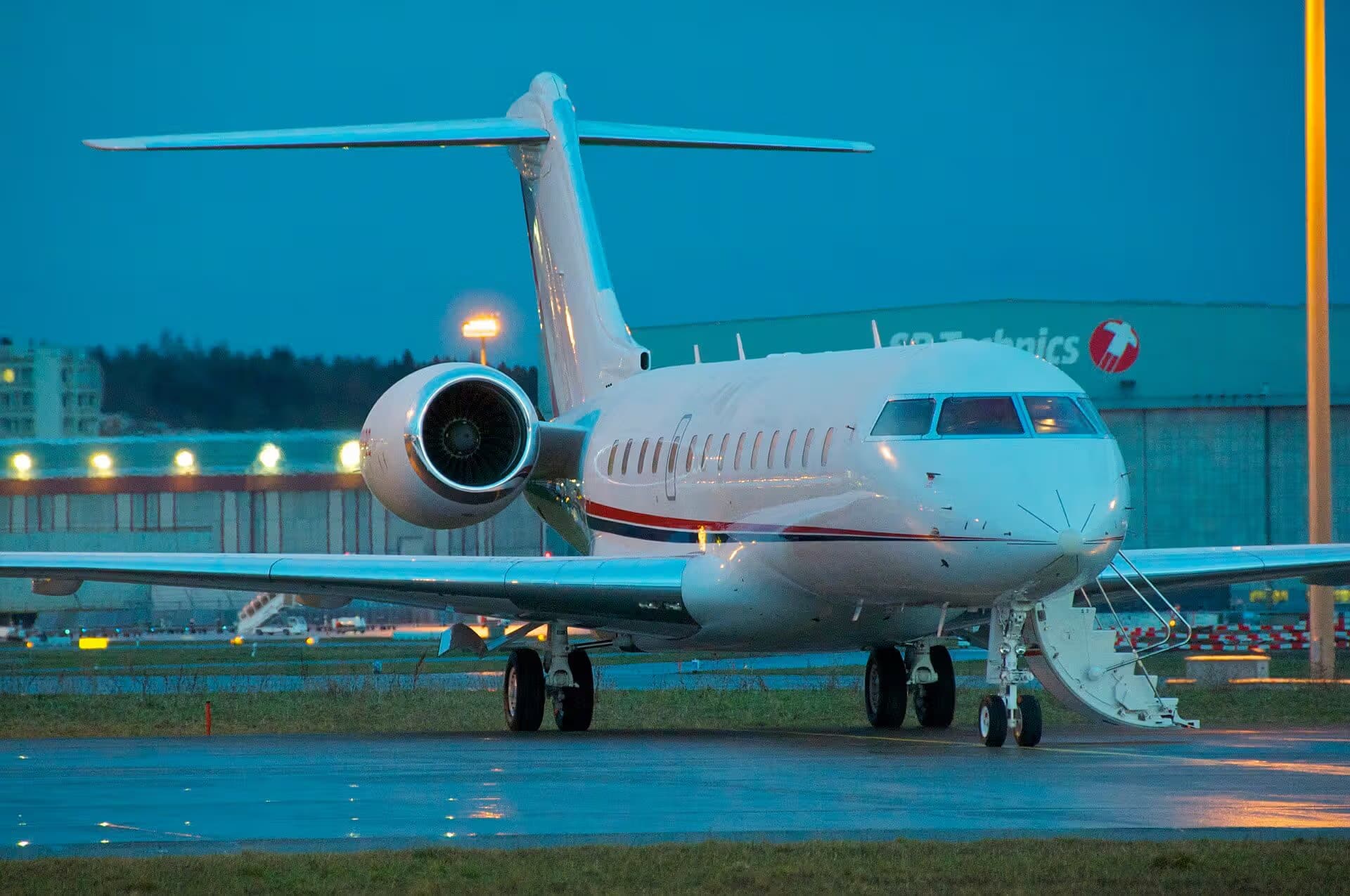 N1812C — Business jet