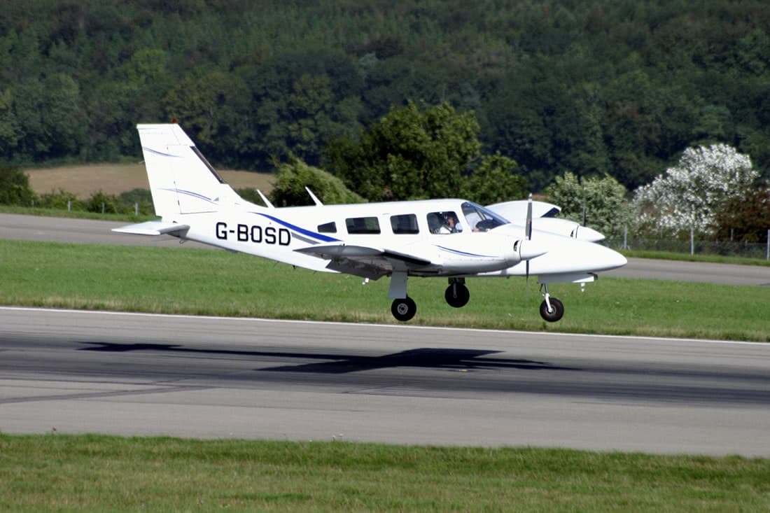 G-BOSD — Twin-engine aircraft