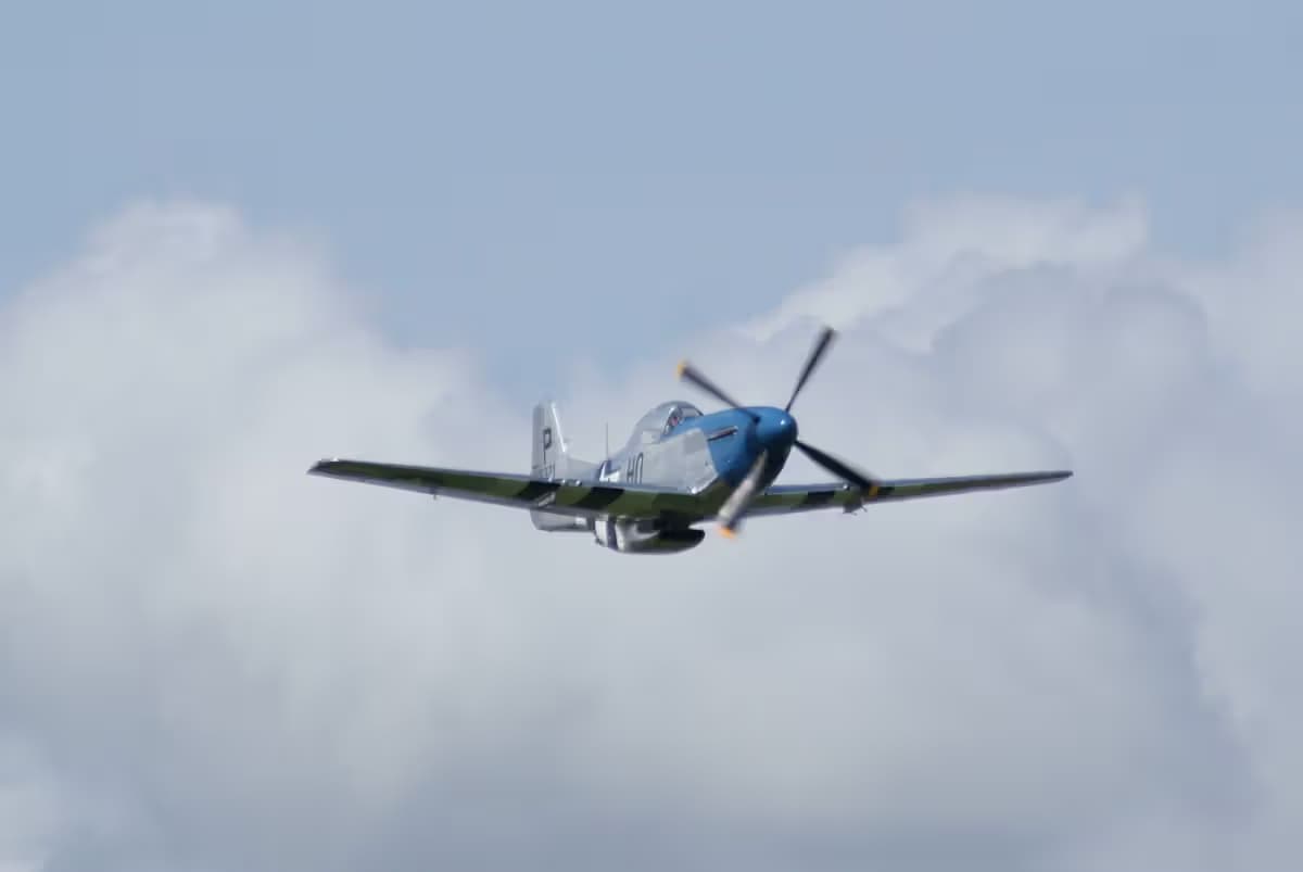 Unidentified — Single-engine aircraft
