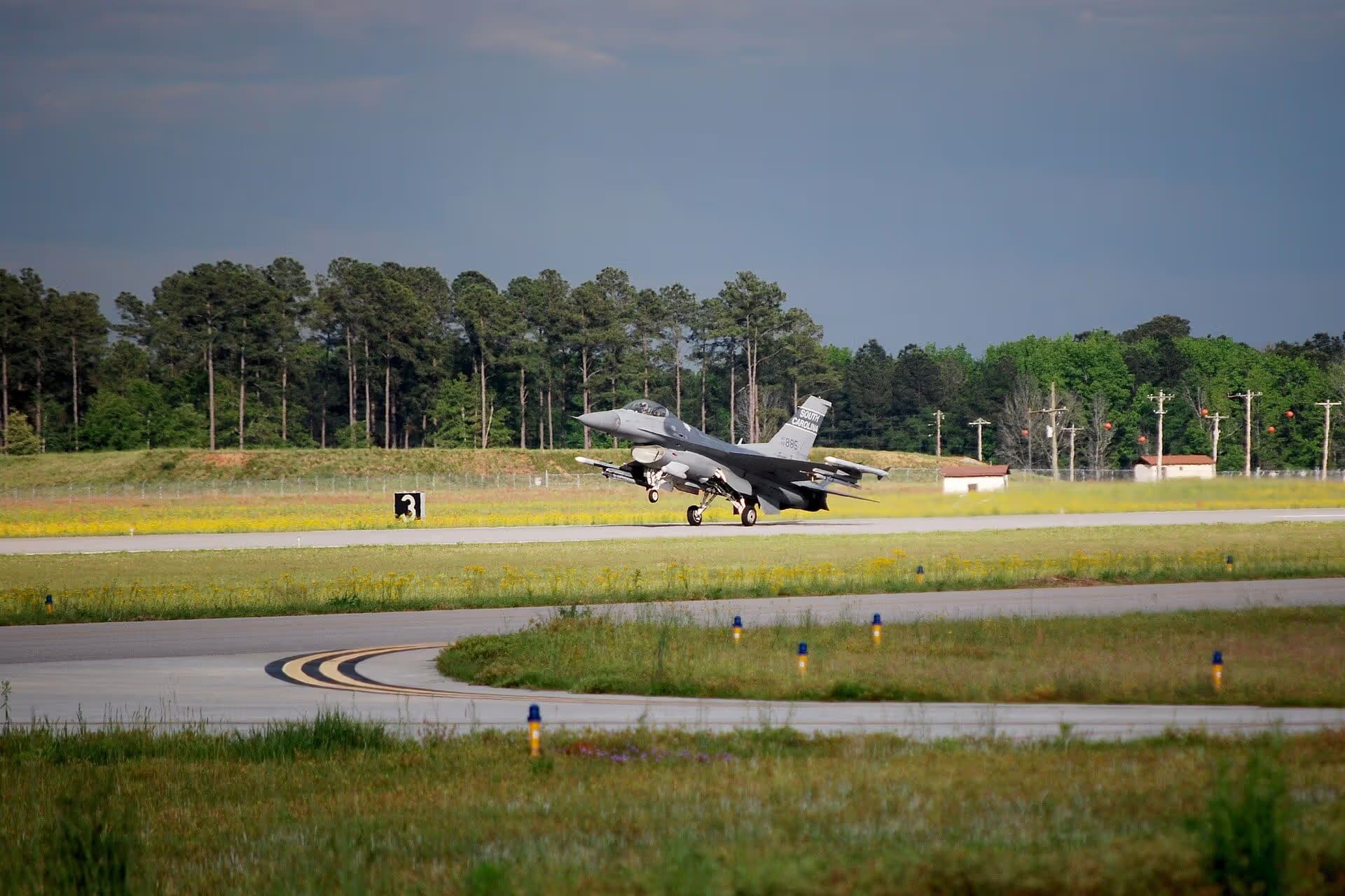 Unidentified — Single-engine aircraft