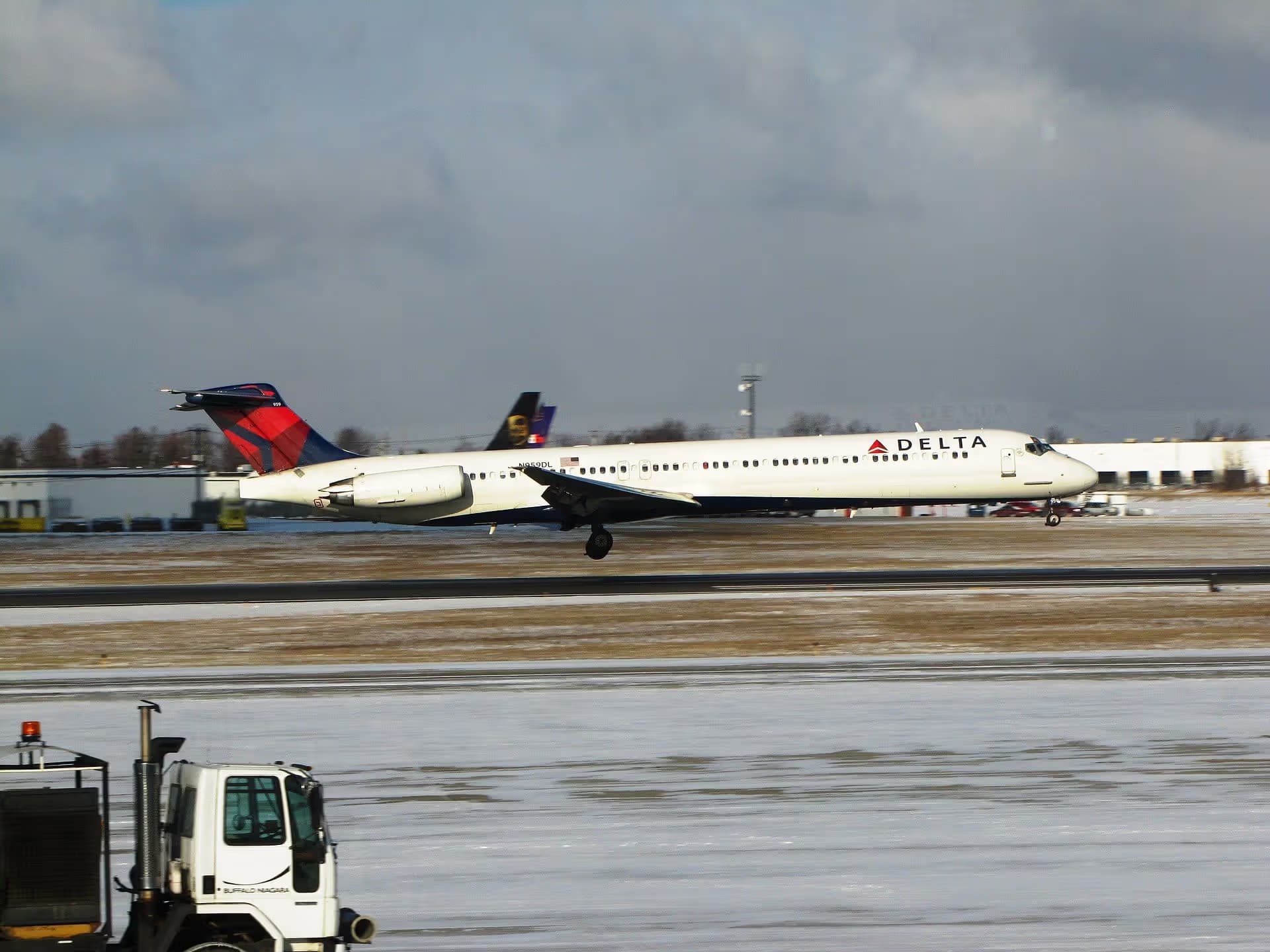 N959DL — Twin-engine aircraft
