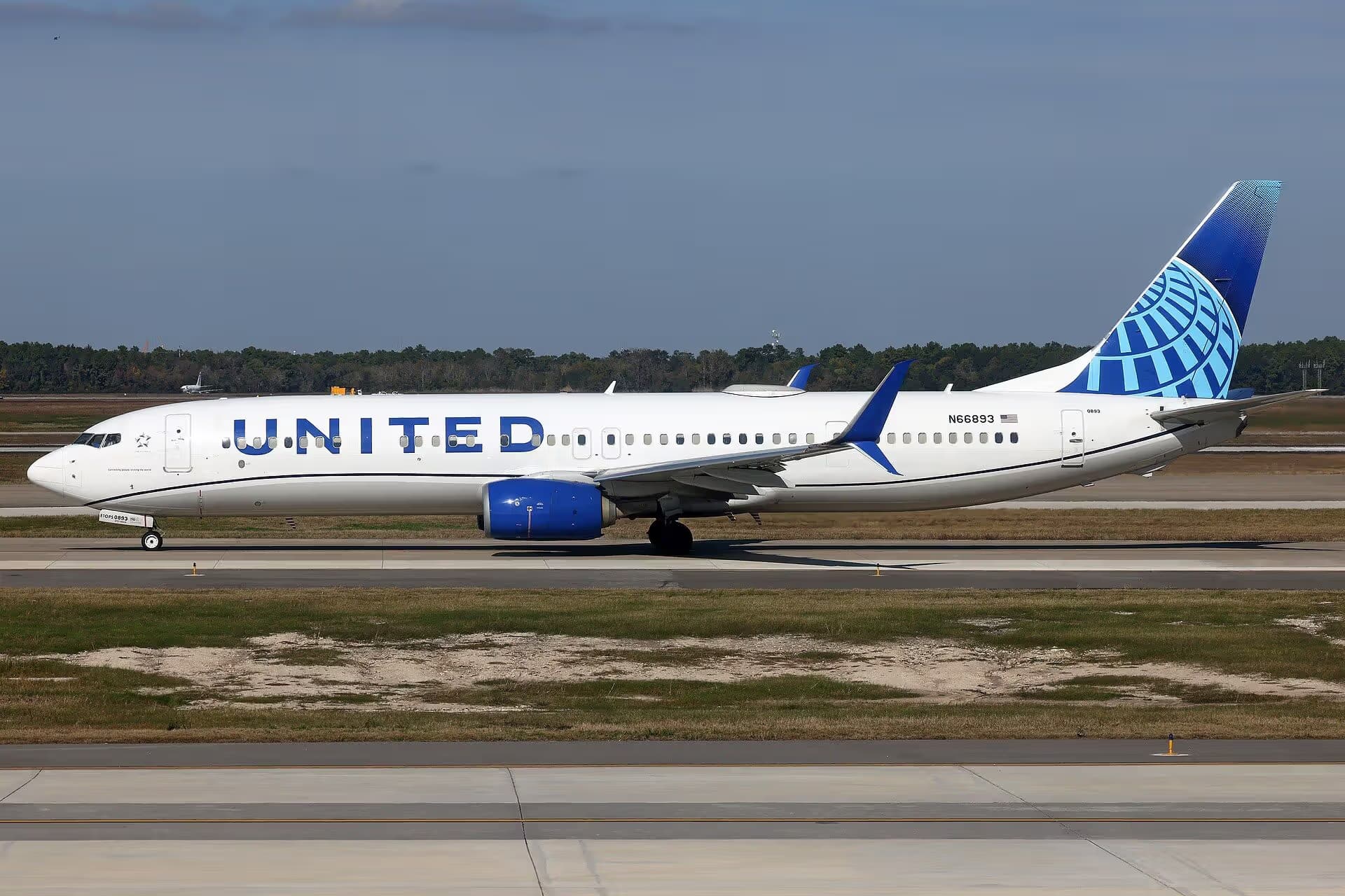 N66893 — Twin-engine aircraft