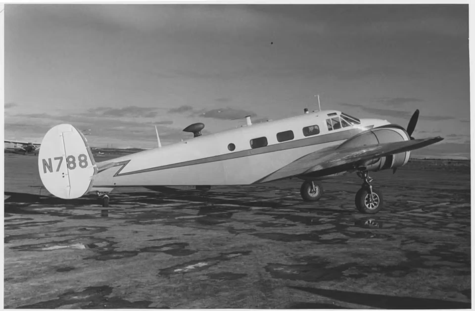 N788 — Twin-engine aircraft