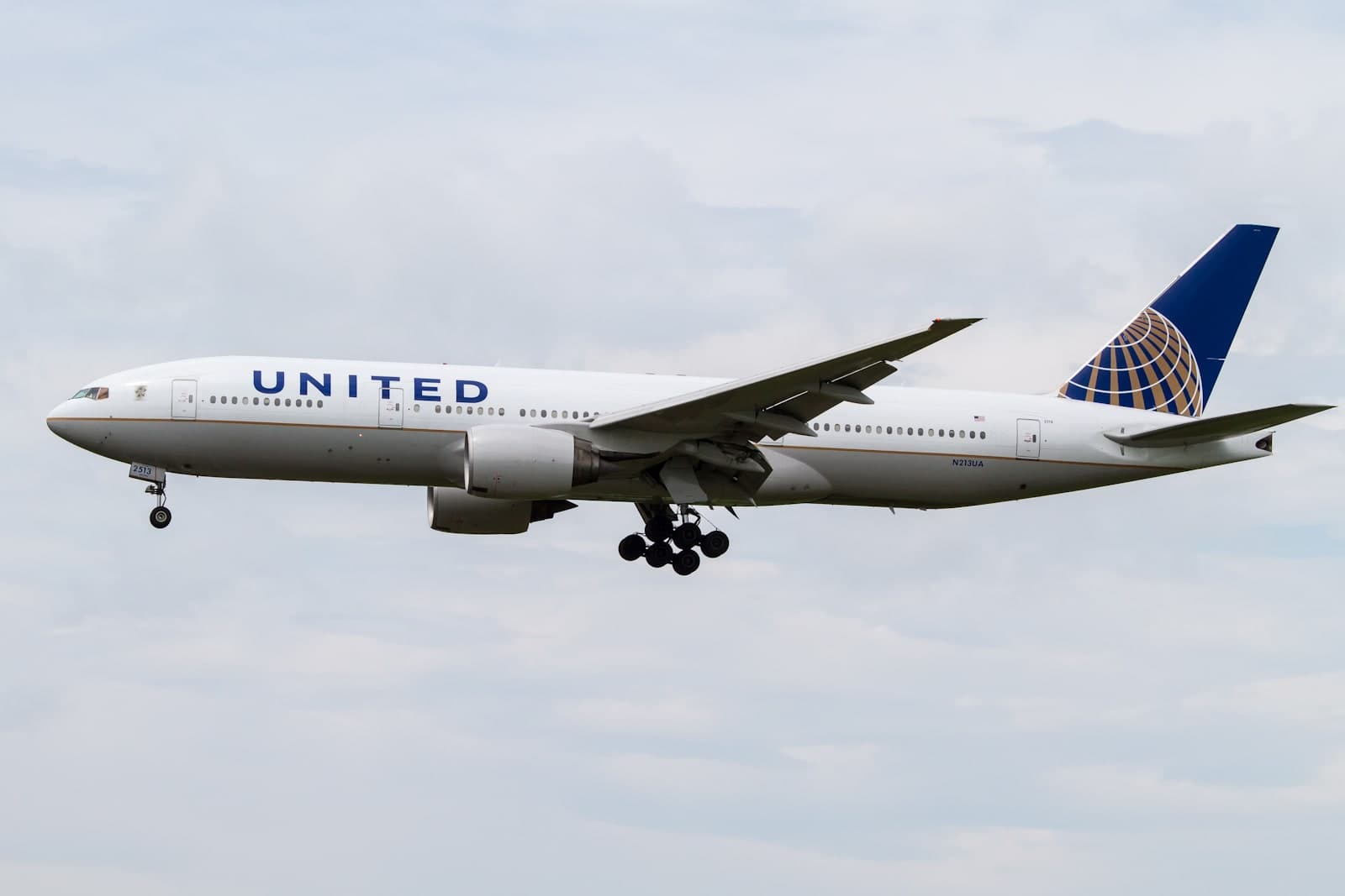 N213UA — Boeing