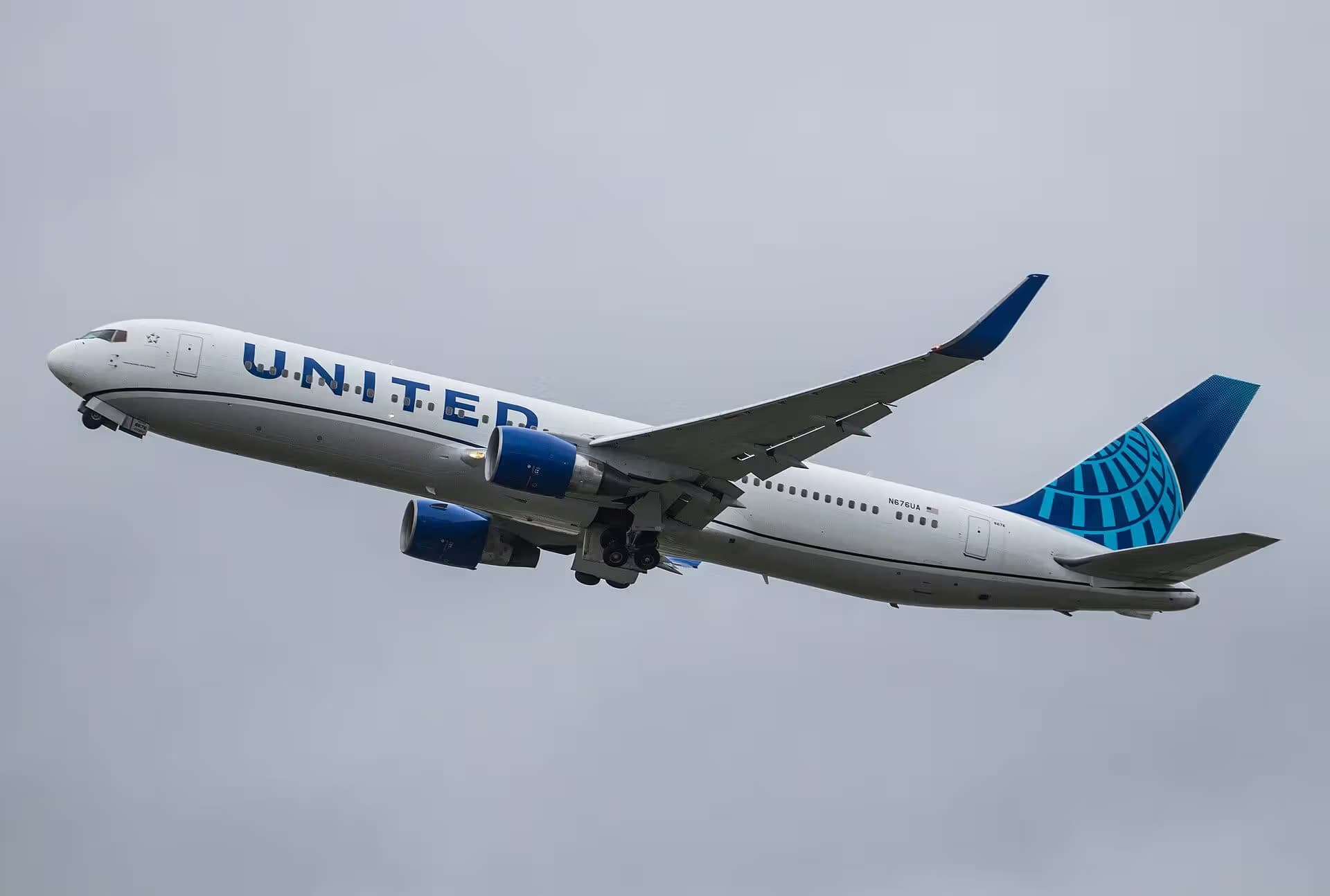 N676UA — Boeing